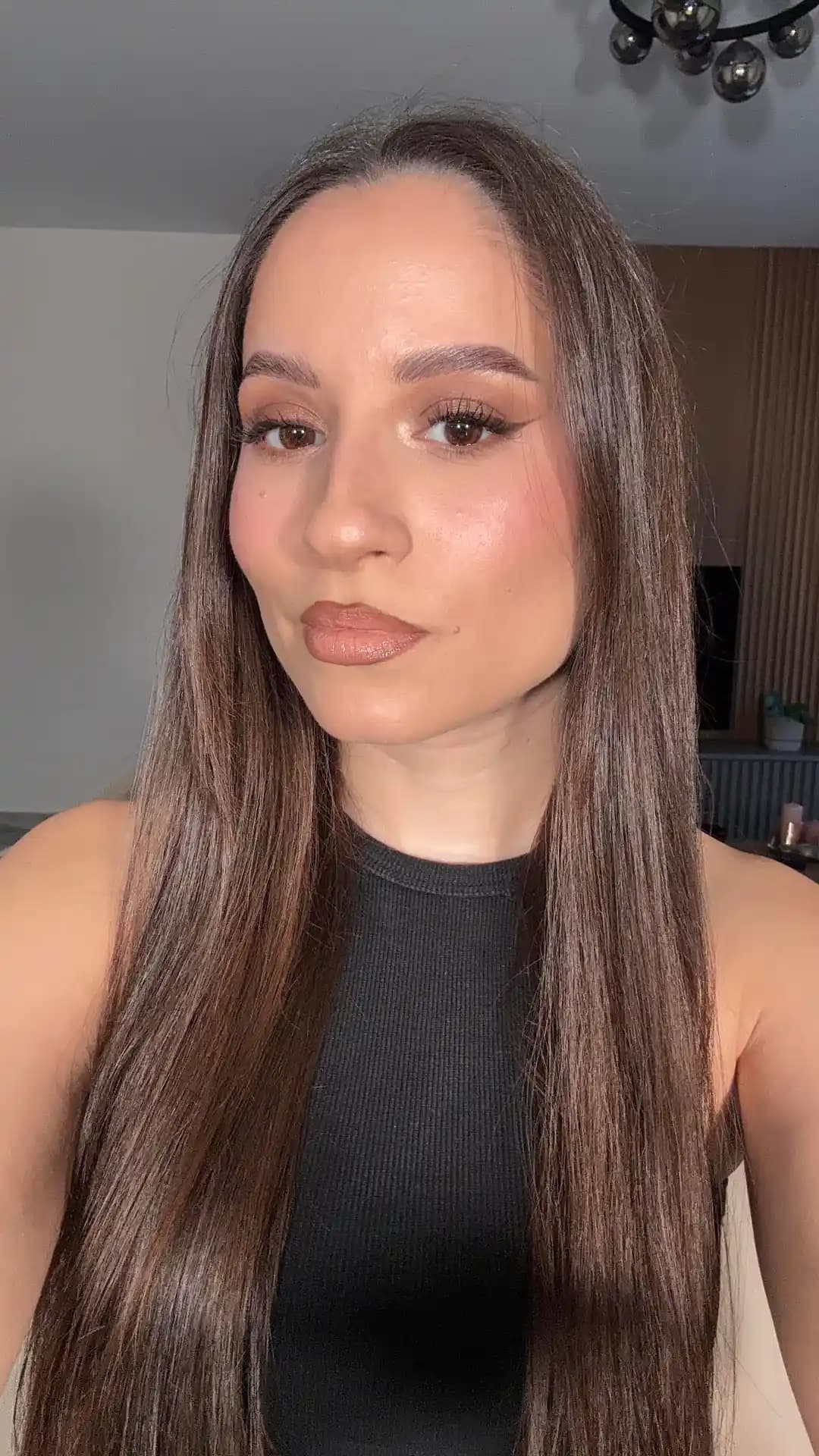 Gece Dışarı Çıkarken Tercih Edilen Makyaj Stili ve Kullanılan Ürünler Detayları