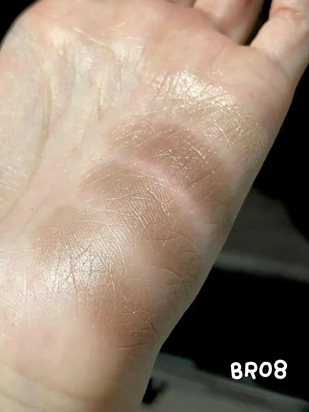 Kate Tokyo Göz Farları: Japon Kozmetiğinde Satin ve Parıltılı Dokuların İncelenmesi