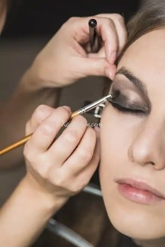 Makyaj ve Makyajsız Görünümün Estetik ve Toplumsal Algıları Üzerine İnceleme