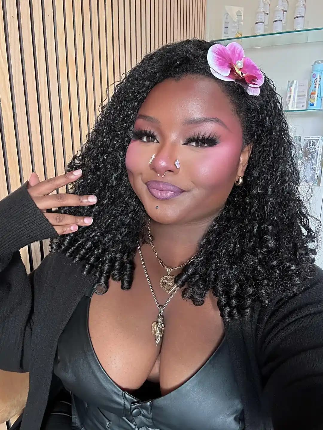 Mor Dudak Kalemi Kullanımı ve Makyajda Mor Tonların Yüzdeki Etkisi