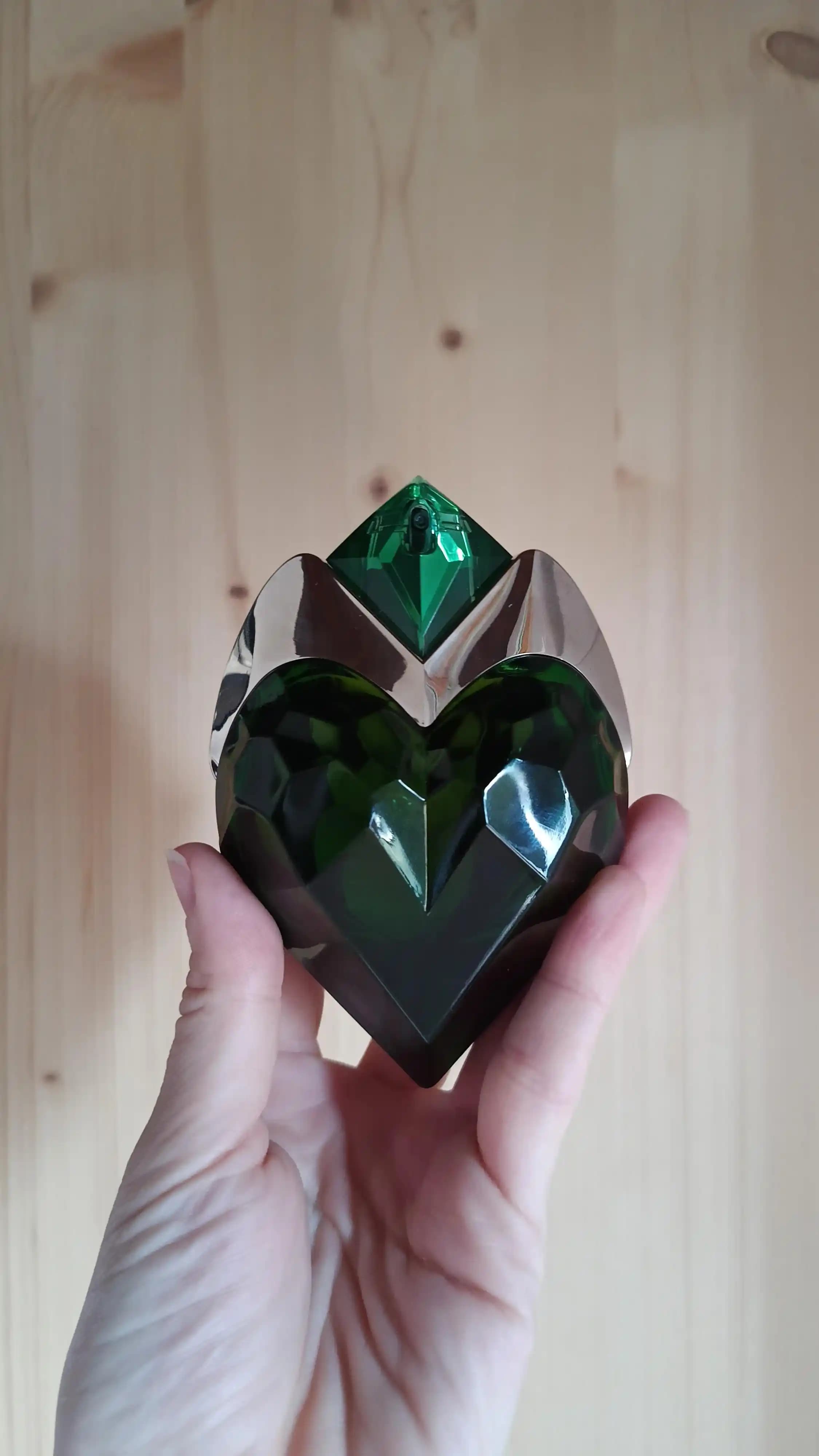 Mugler Aura Parfümü: Nadir Bulunan ve Özgün Koku Profiliyle Öne Çıkan Ürün