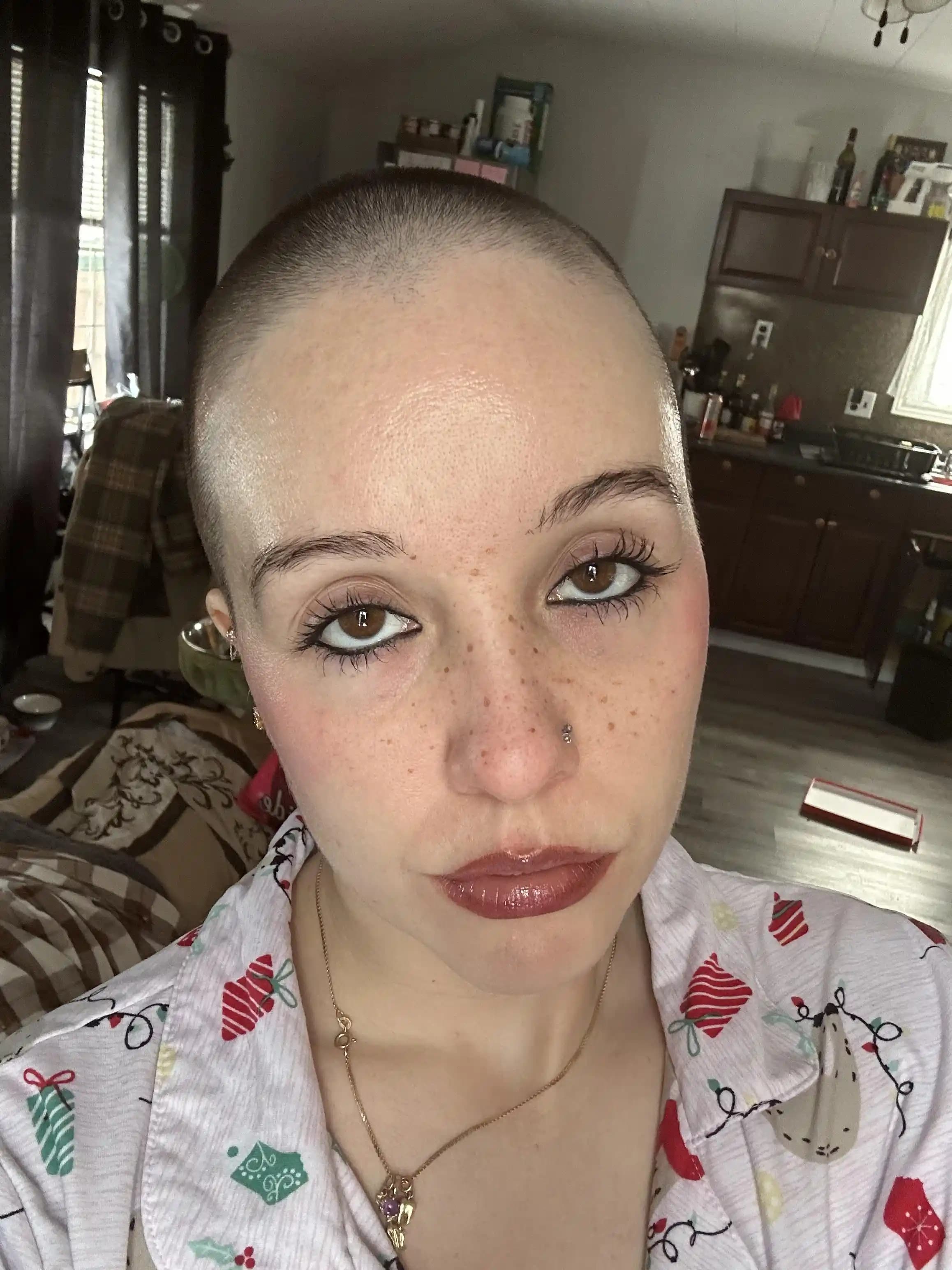 Günlük Punk Rock ve Sevimli Makyaj Görünümü İçin Ürünler ve Teknikler