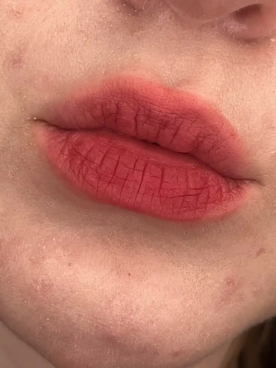 Lip Mud ve Blur Tint Dudak Ürünlerinde Gerçekçi Beklentiler ve Kullanım İpuçları