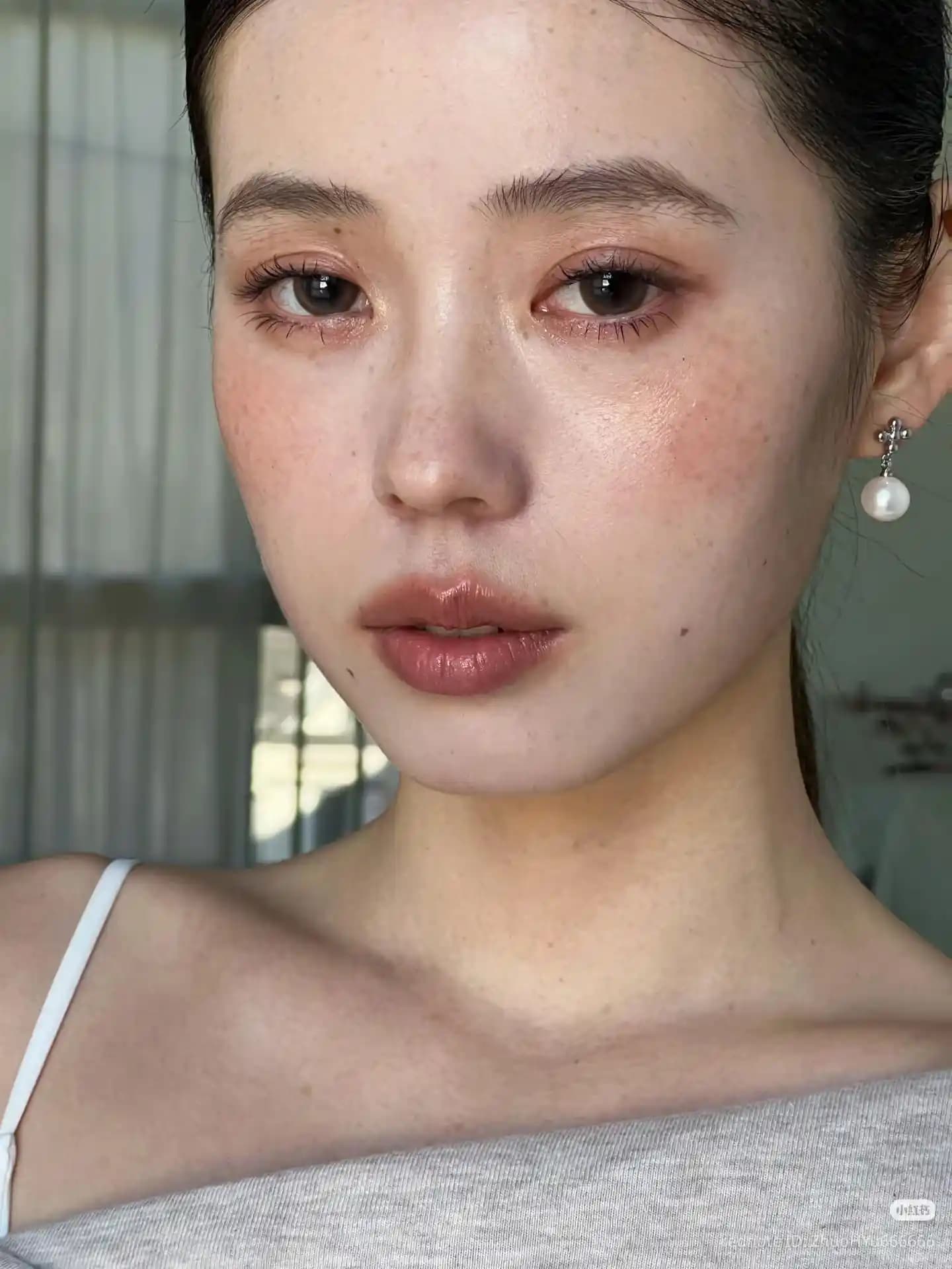 Xiaohongshu Görünümünü Asya Güzellik Ürünleriyle Doğal Makyaj Teknikleriyle Yeniden Yaratma