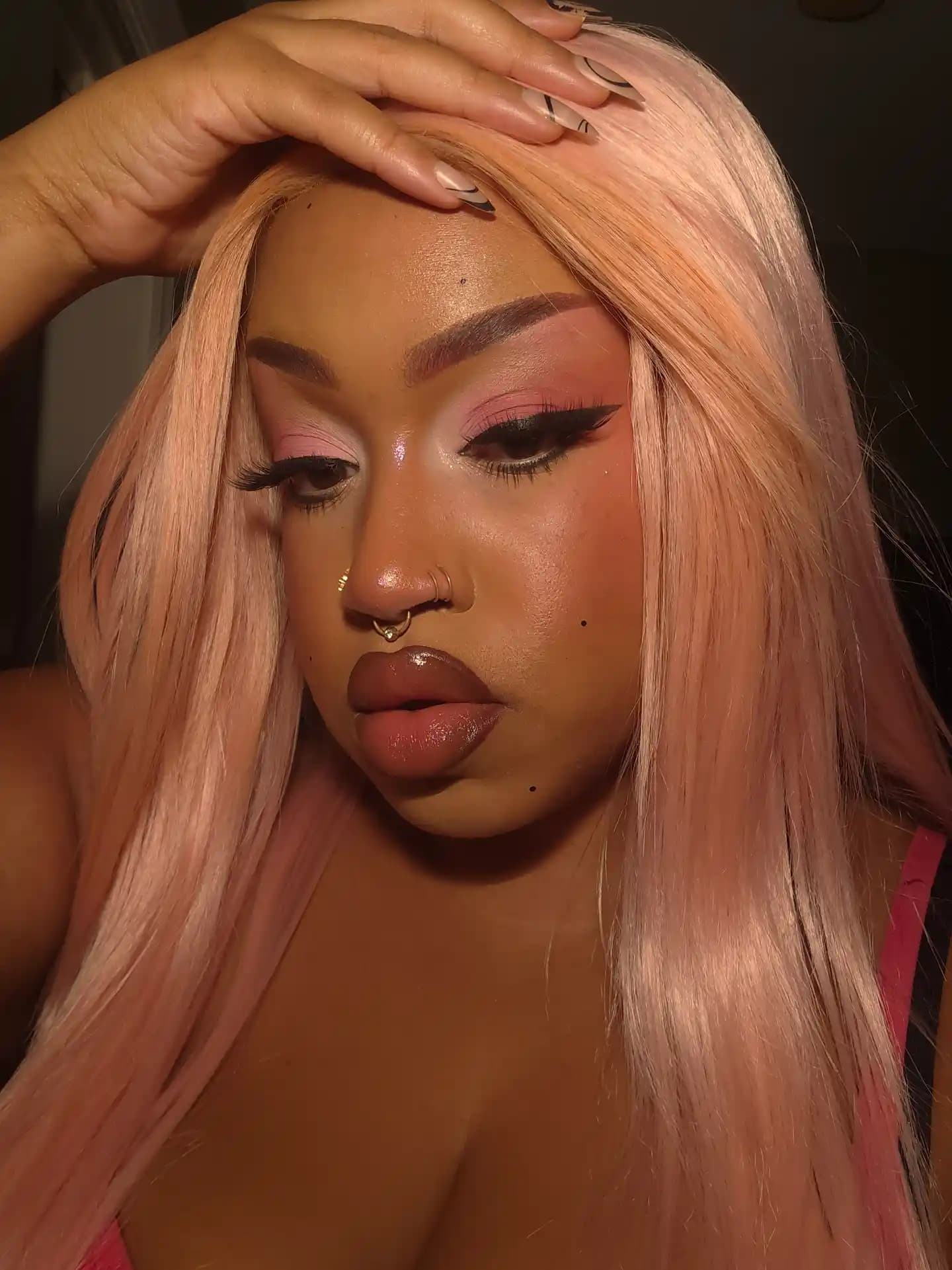 Yumuşak Pembe Makyaj Görünümü: Ürün Seçimi ve Uygulama Teknikleriyle Doğal Sonuçlar