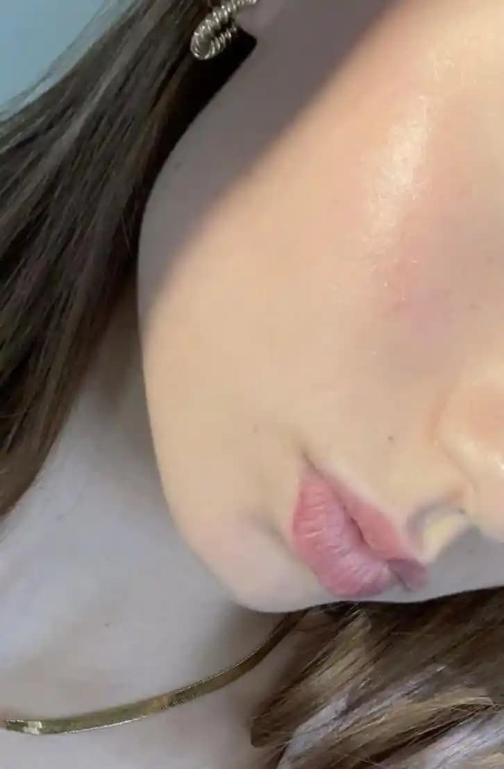 Cilt Bakımında Basit ve Etkili Yaklaşımlar: Az Ürünle Daha Sağlıklı Cilt