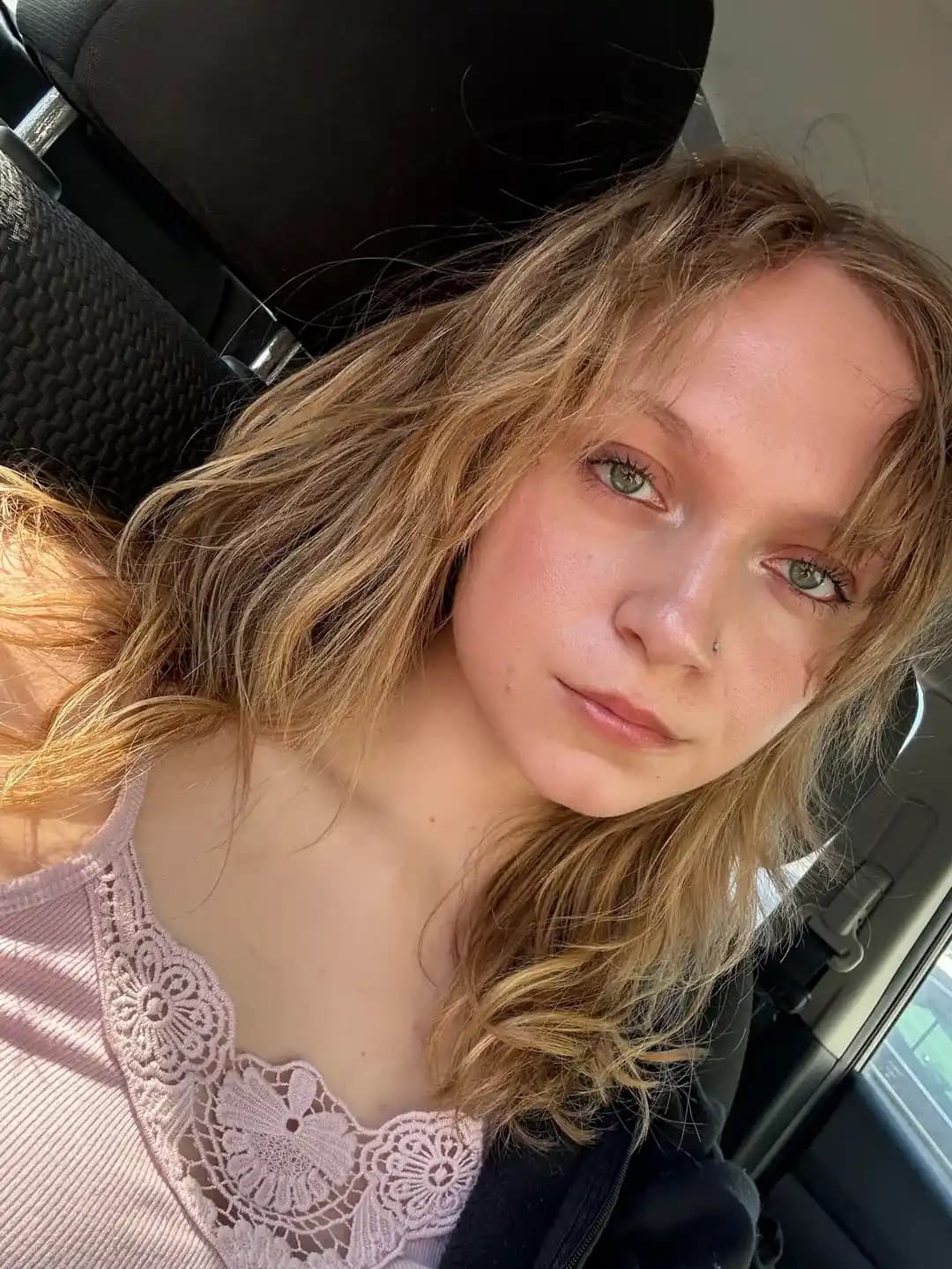 Günlük Parlak ve Eterik Makyaj İçin Doğru Ürün ve Teknikler Rehberi