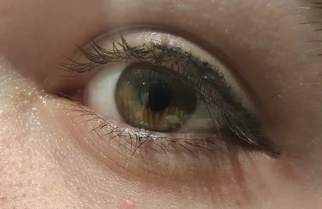 Kalem Eyeliner Uygulama Teknikleri ve Kapüşonlu Gözlerde Doğru Kullanımı