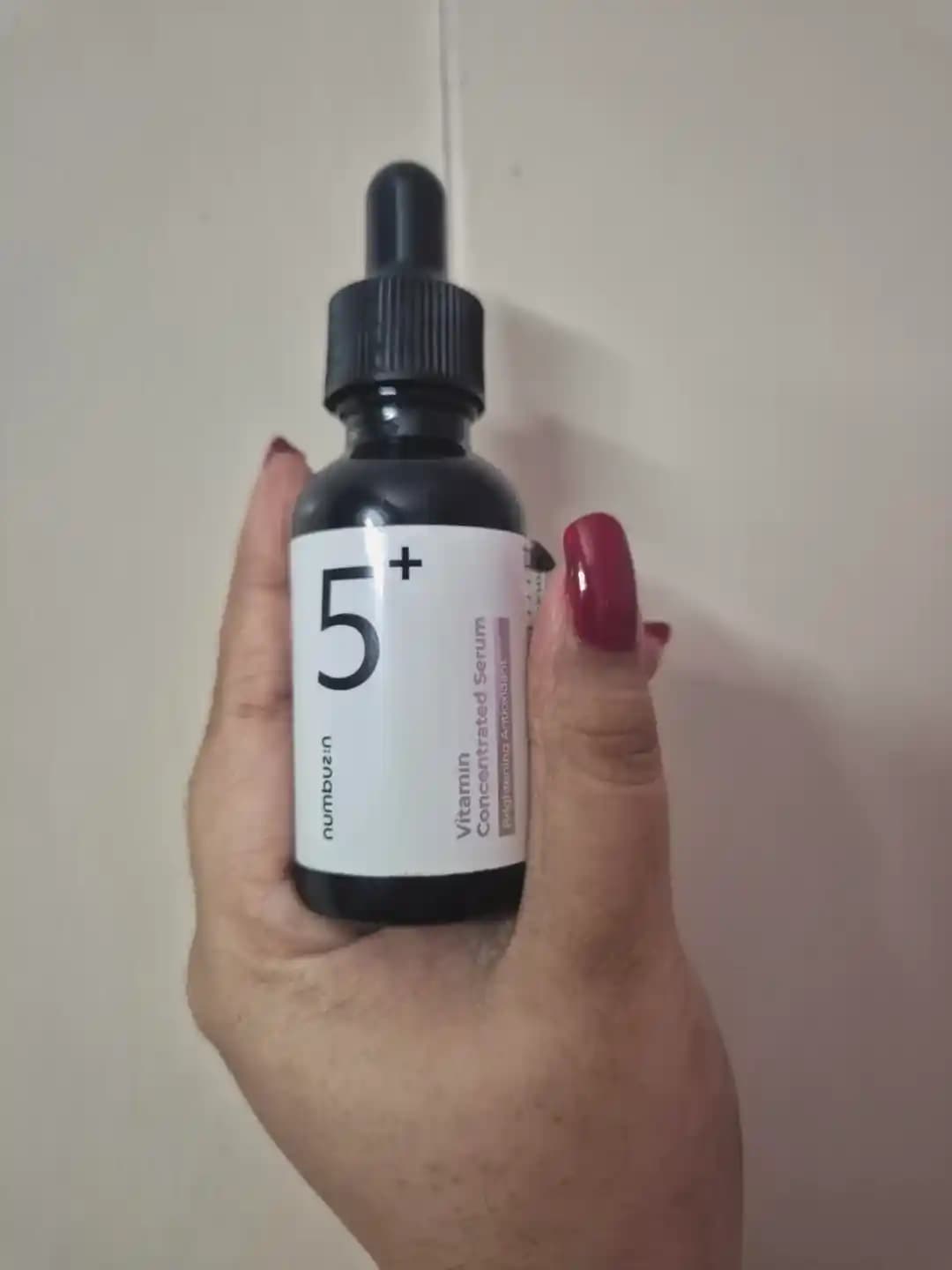 Numbuzin No.5+ Serum ve Isntree Ultra Low Molecular Toner: Yağlı ve Akneye Eğilimli Ciltler İçin Ürün İncelemesi