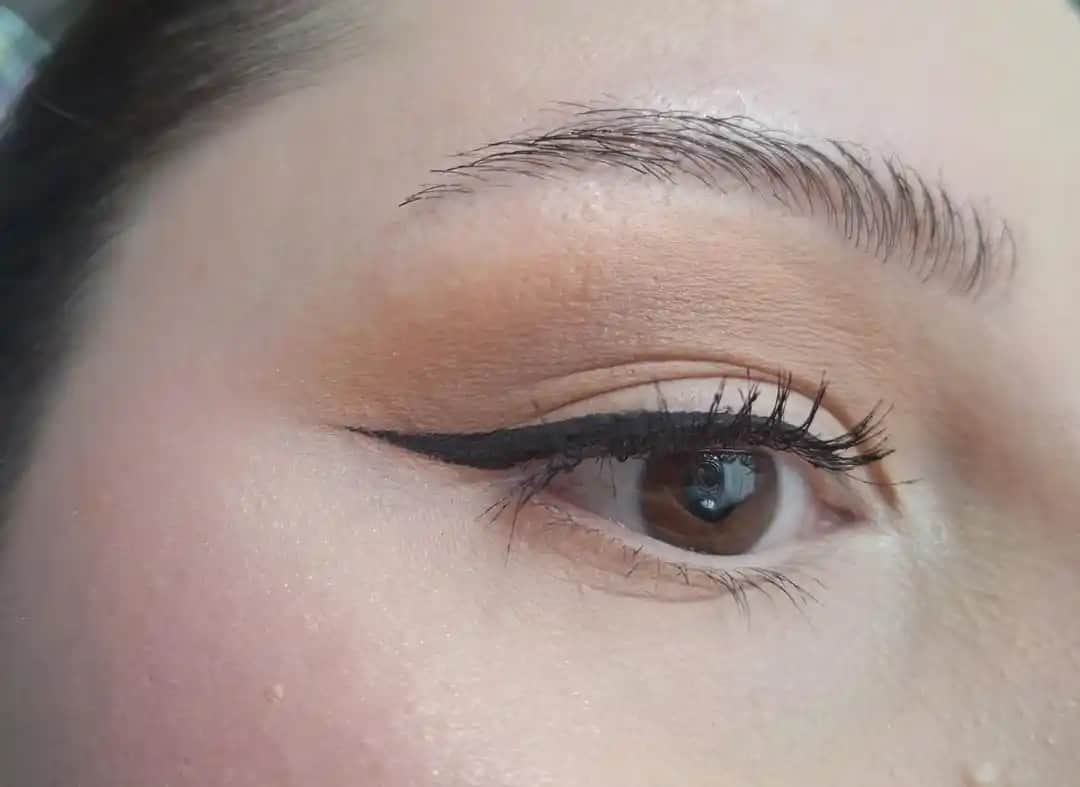 Dış Köşe Kirpiklerinin Düşüklüğü ve Etkili Çözüm Yöntemleri Üzerine İnceleme