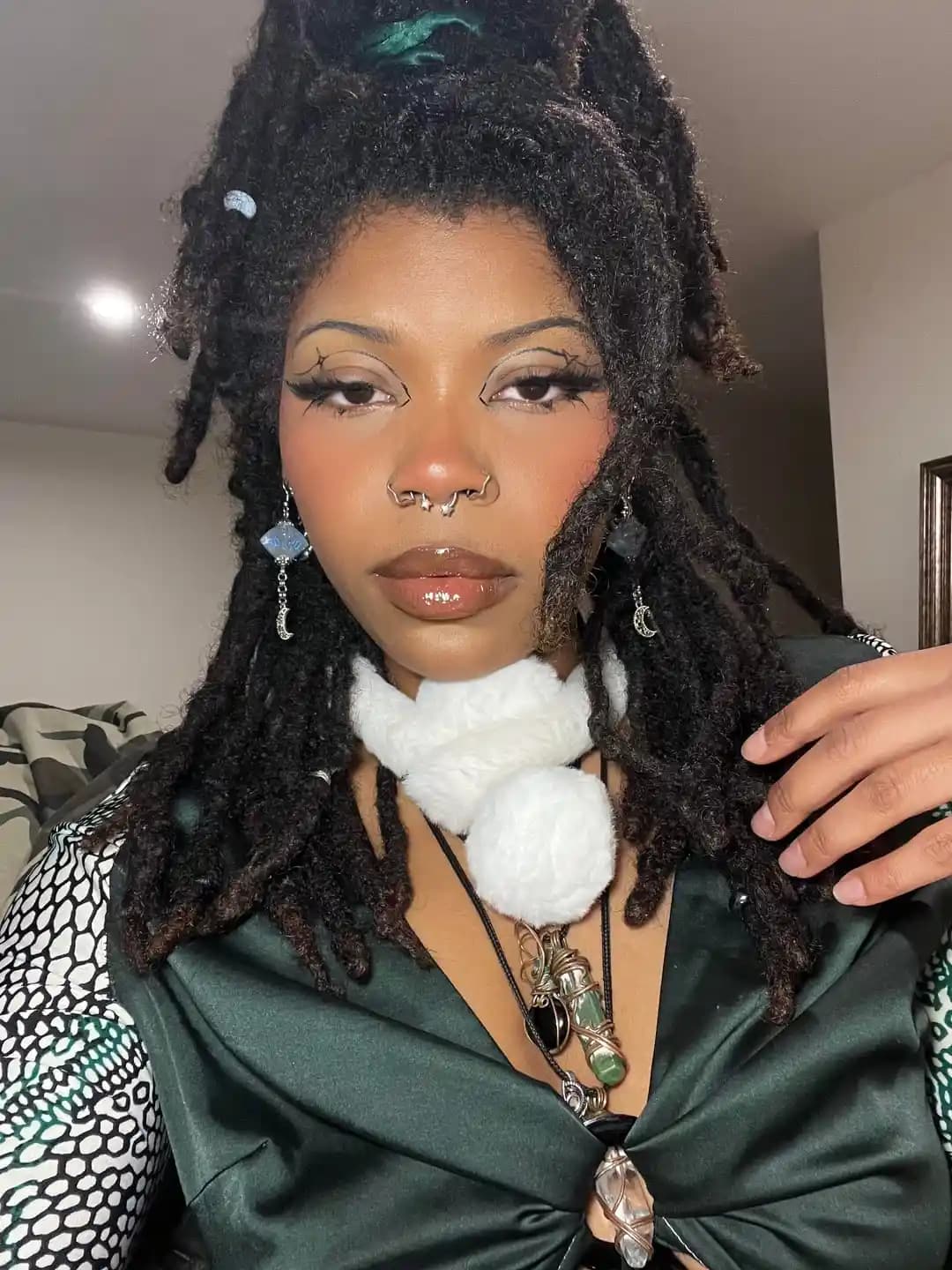 Grafik Eyeliner Uygulaması ve Ürün İncelemesi: Keskin Çizgiler İçin Doğru Seçimler