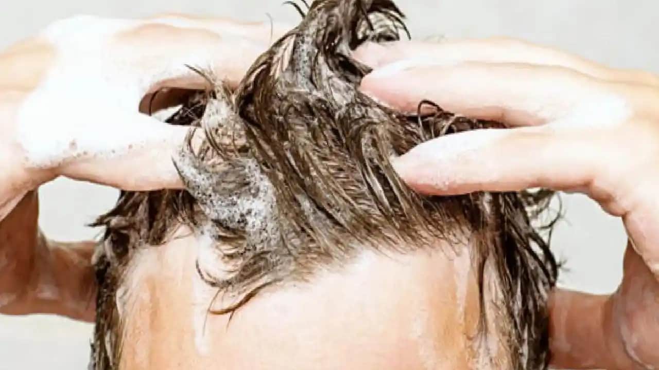 Günlük Saç Yıkamanın Saç ve Saç Derisi Sağlığı Üzerindeki Etkileri ve Yıkama Sıklığı Önerileri