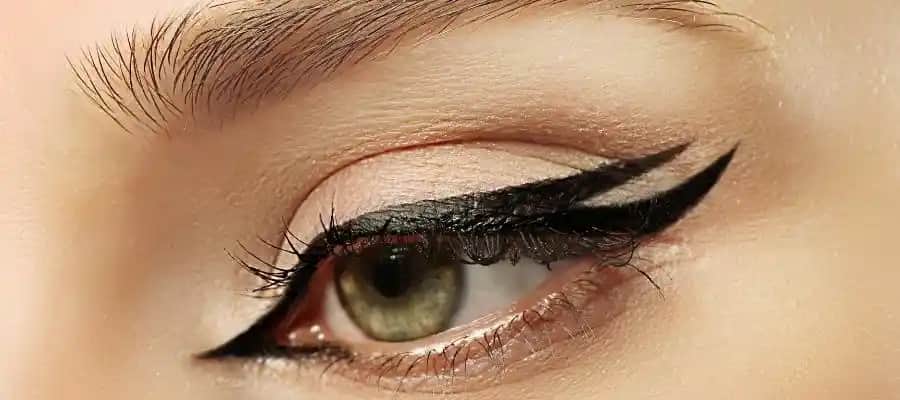 Kapalı Gözler İçin Eyeliner Uygulama Teknikleri ve Doğru Ürün Seçimi