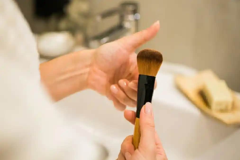 Makyaj Fırçaları ve Ürünlerinin Temizliği: Doğru Yöntemler ve Hijyen Sıklıkları