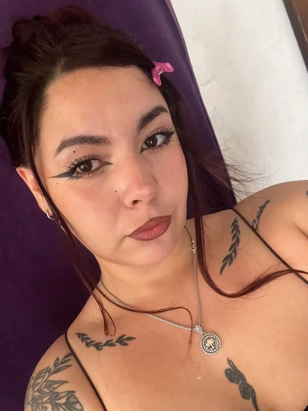 Makyajda Dudak ve Göz Kalemi Trendleri: Doğallık ve Dramatik Dokunuşların Dengesi