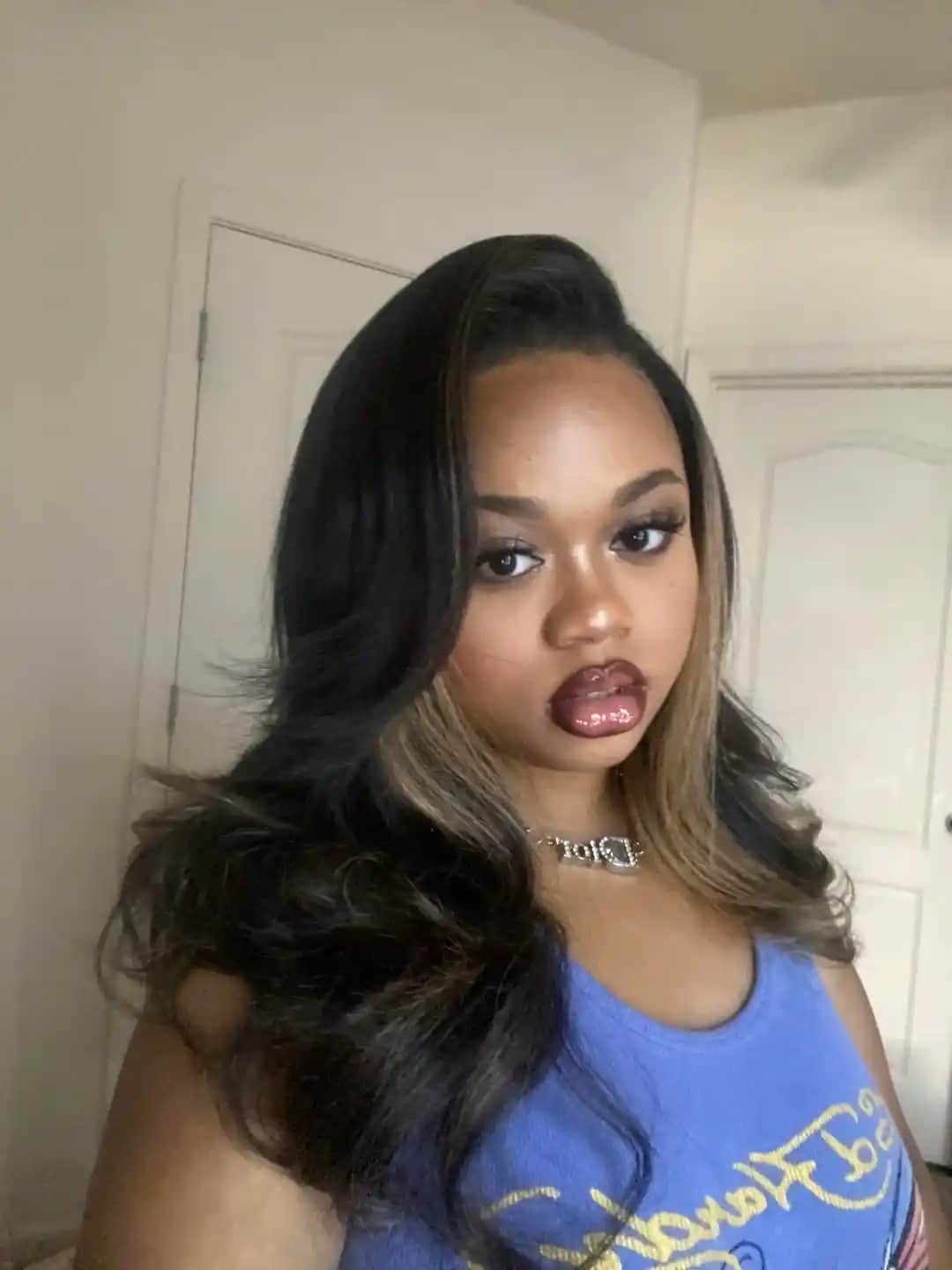 Makyajda Kusursuz Baz Oluşturmanın İncelikleri ve Doğru Ürün Seçimi