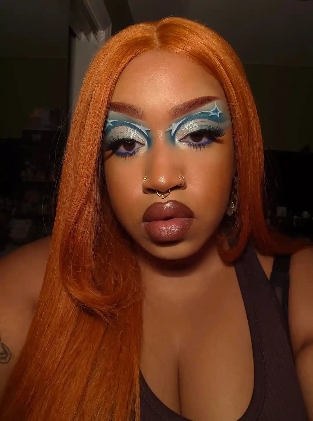 Mavi Göz Makyajı: Ürünler, Teknikler ve Profesyonel Uygulama Yöntemleri