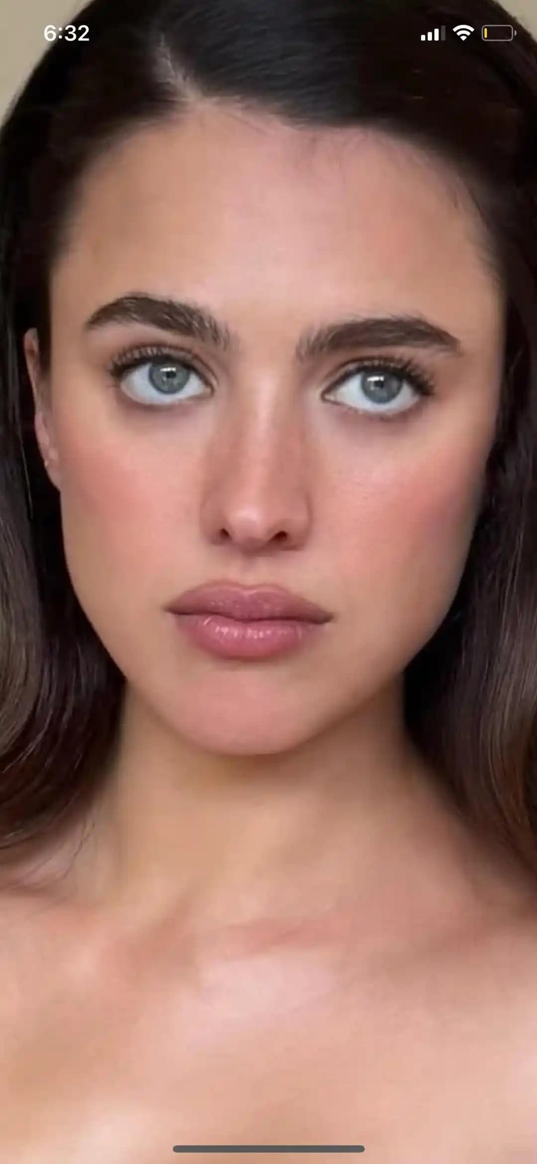 Nina Park'ın Dudak Makyajı Stili ve Popüler Russian Lip Tekniği Üzerine Analiz