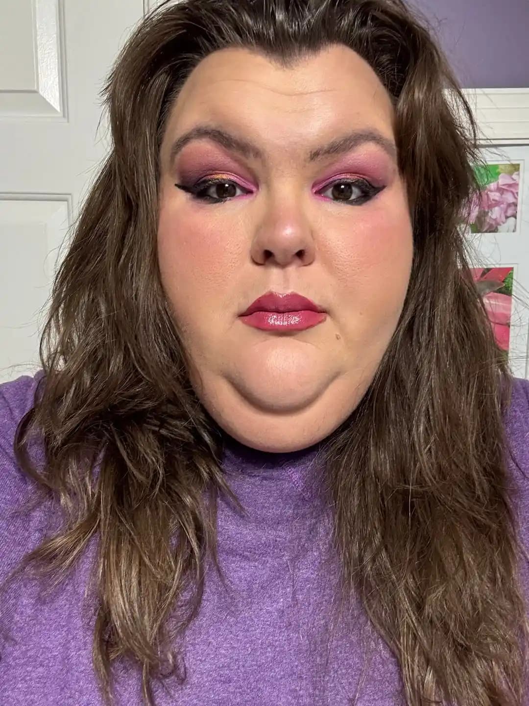 Tam Yüz Makyajında Ürün Seçimi ve Uygulama Teknikleriyle Yüz Hatlarını Vurgulama