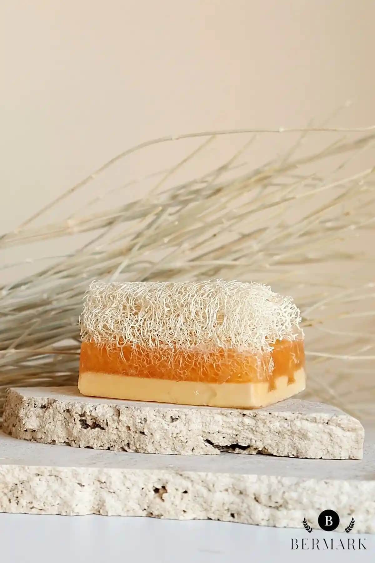 Bermark El Yapımı Doğal Kabak Lifli Eşek Sütü ve Bal Sabunu Cilt Temizliği ve Nemlendirme İçin