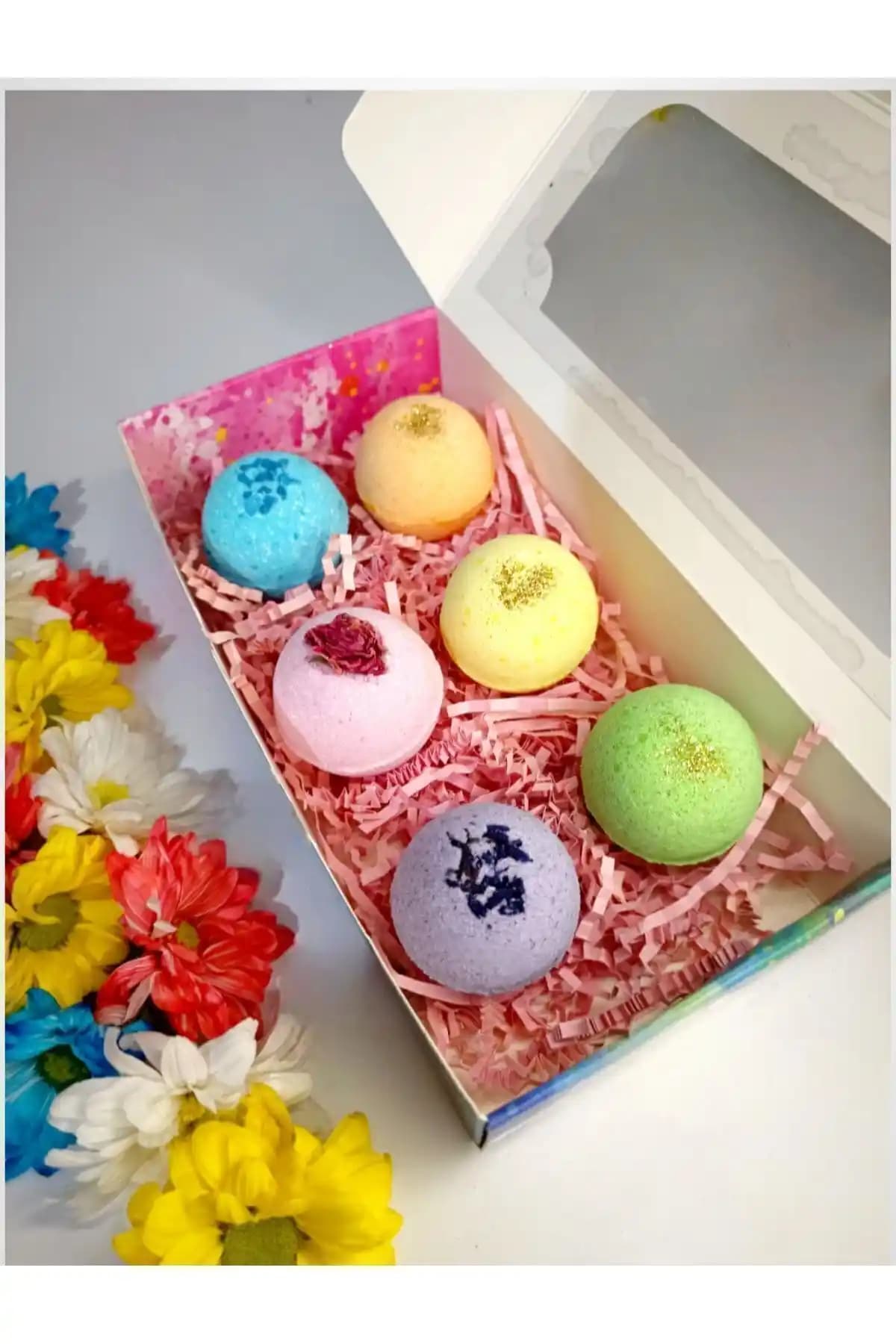 Star Bomb Köpüren Banyo Topu ile Evde Lüks Spa Deneyimi Sunar