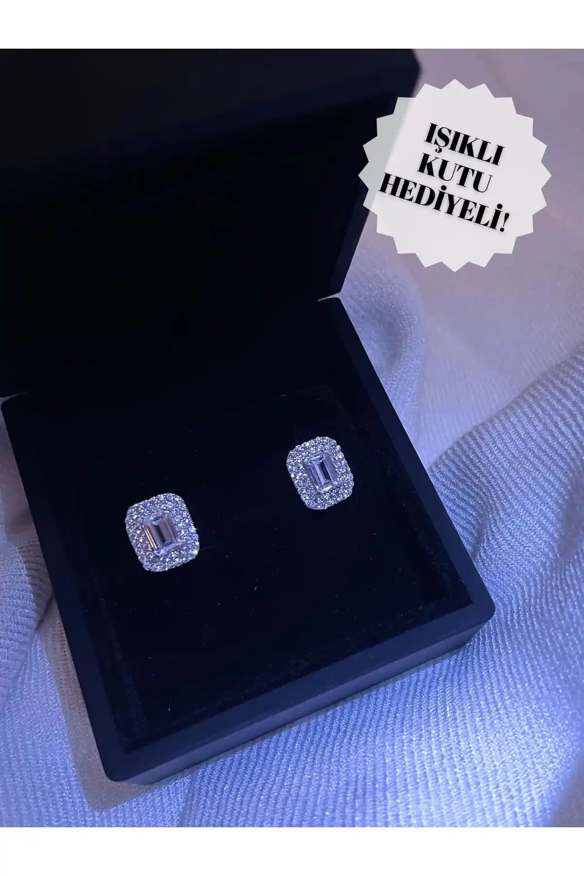 Siminkari 925 Ayar Gümüş Tek Taş Baget Küpe Şıklık ve Zarafetin Modern Yansıması