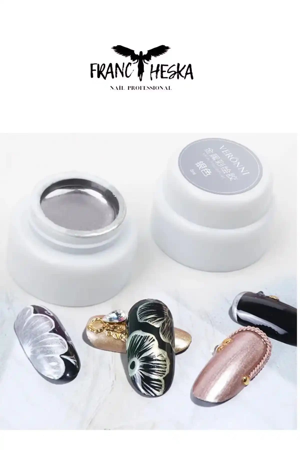 Francheska Veroni Metalik Jel Paint ile Metal Efektli Tırnak Tasarımlarında Yeni Dönem