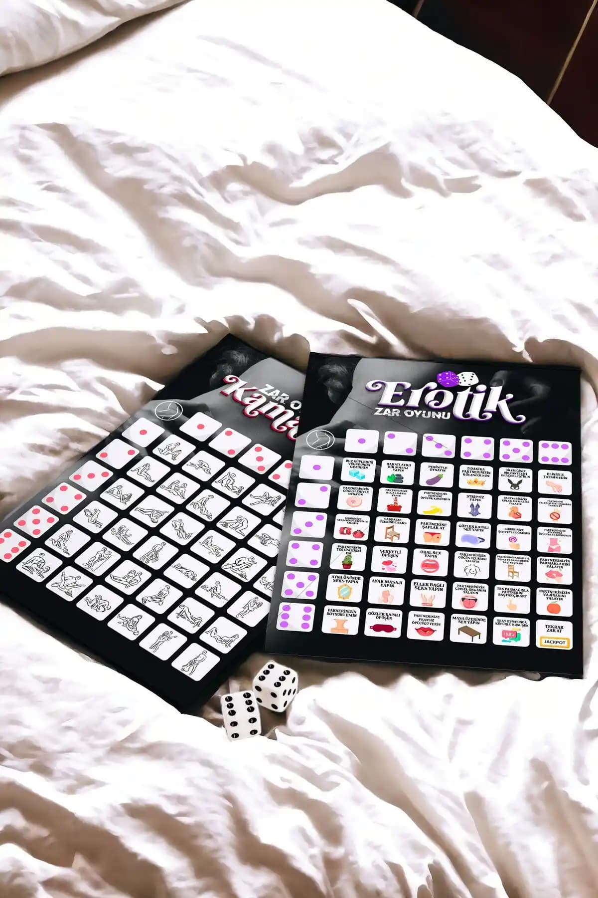 Hediyemen Erotik Görevli ve Kamasutra Pozisyonlu Yatak Zar Oyunu Çiftler İçin Yenilikçi Bir Deneyim