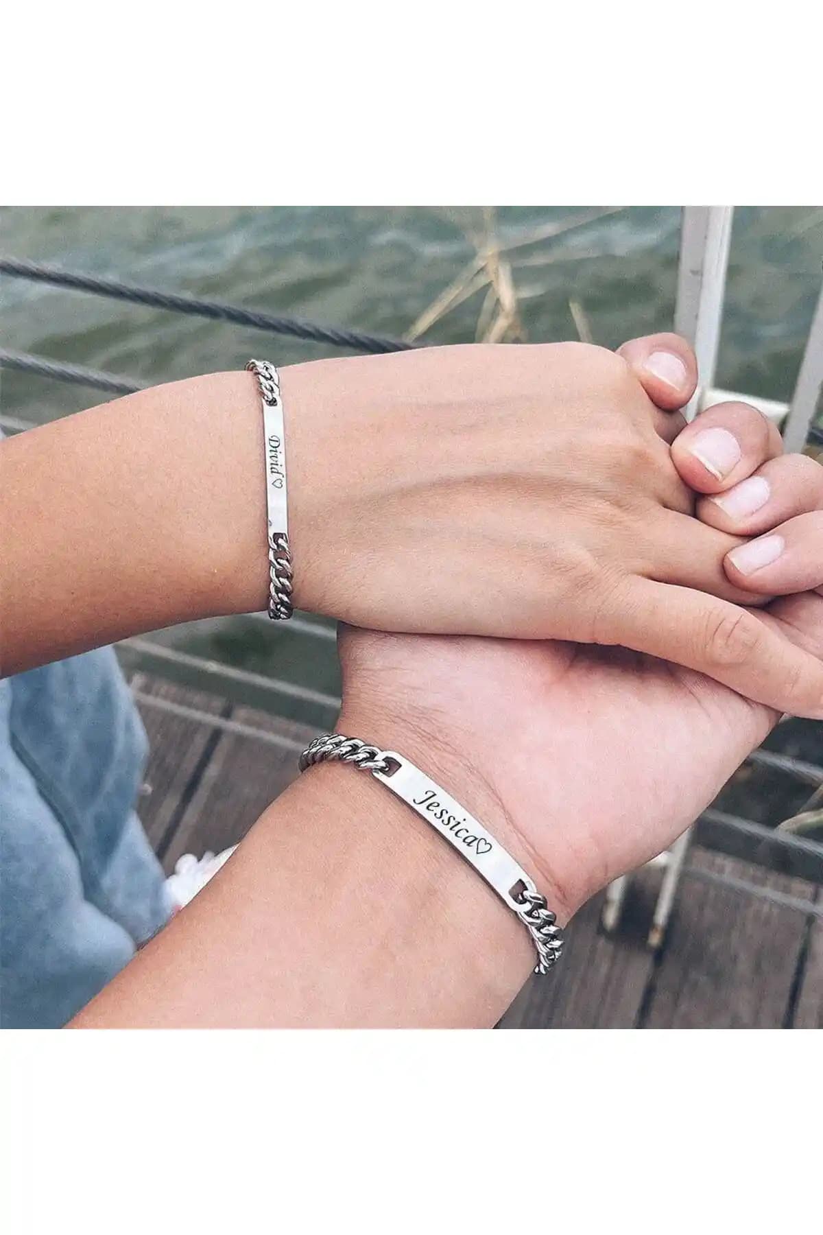 Kişiye Özel Yazılı Bileklik: Sevgiliniz İçin Unutulmaz ve Şık Bir Hediye Seçeneği