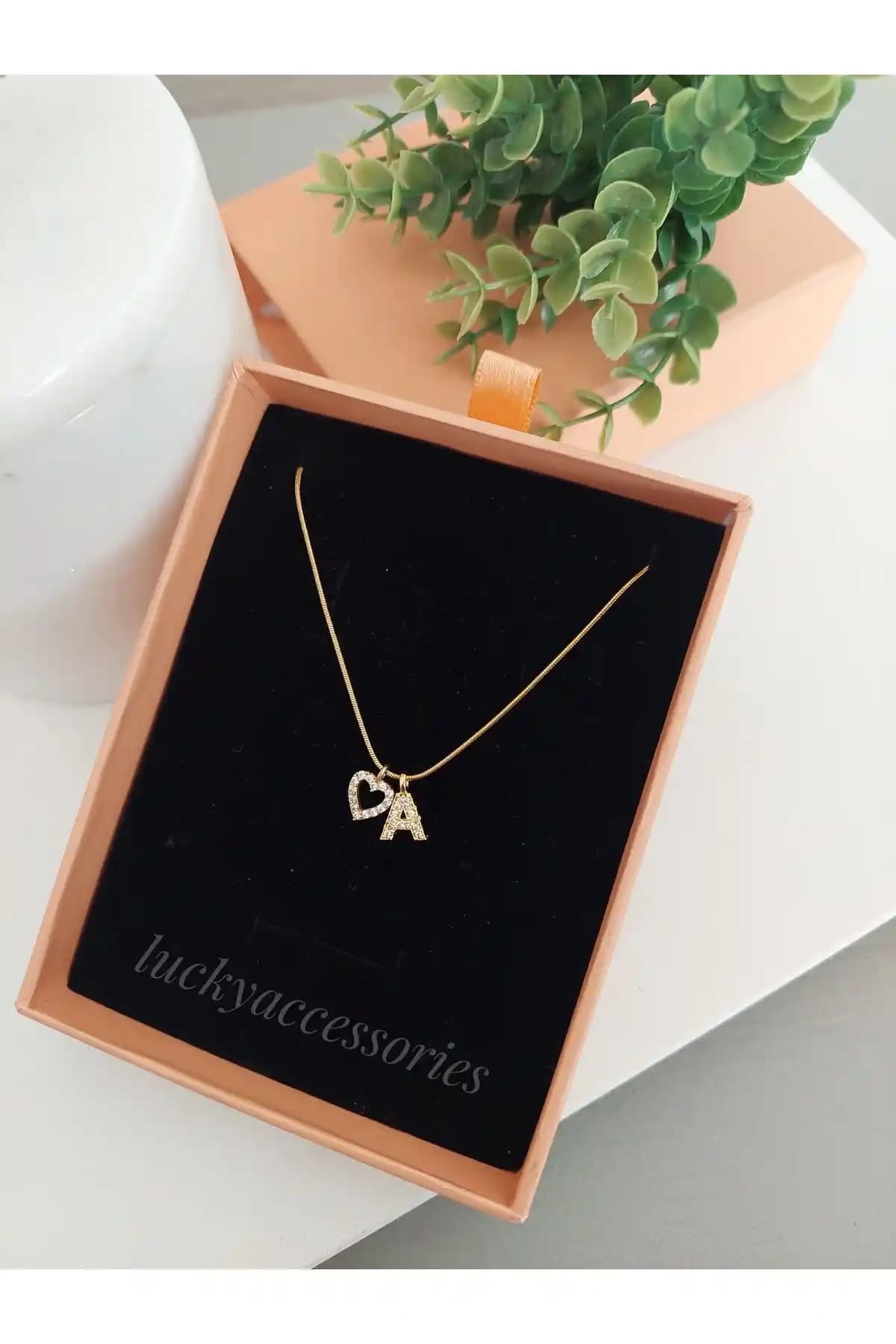 Lucky Accessories Çelik Taşlı Harf Kalp Kolye: Modern ve Dayanıklı Kadın Takısı