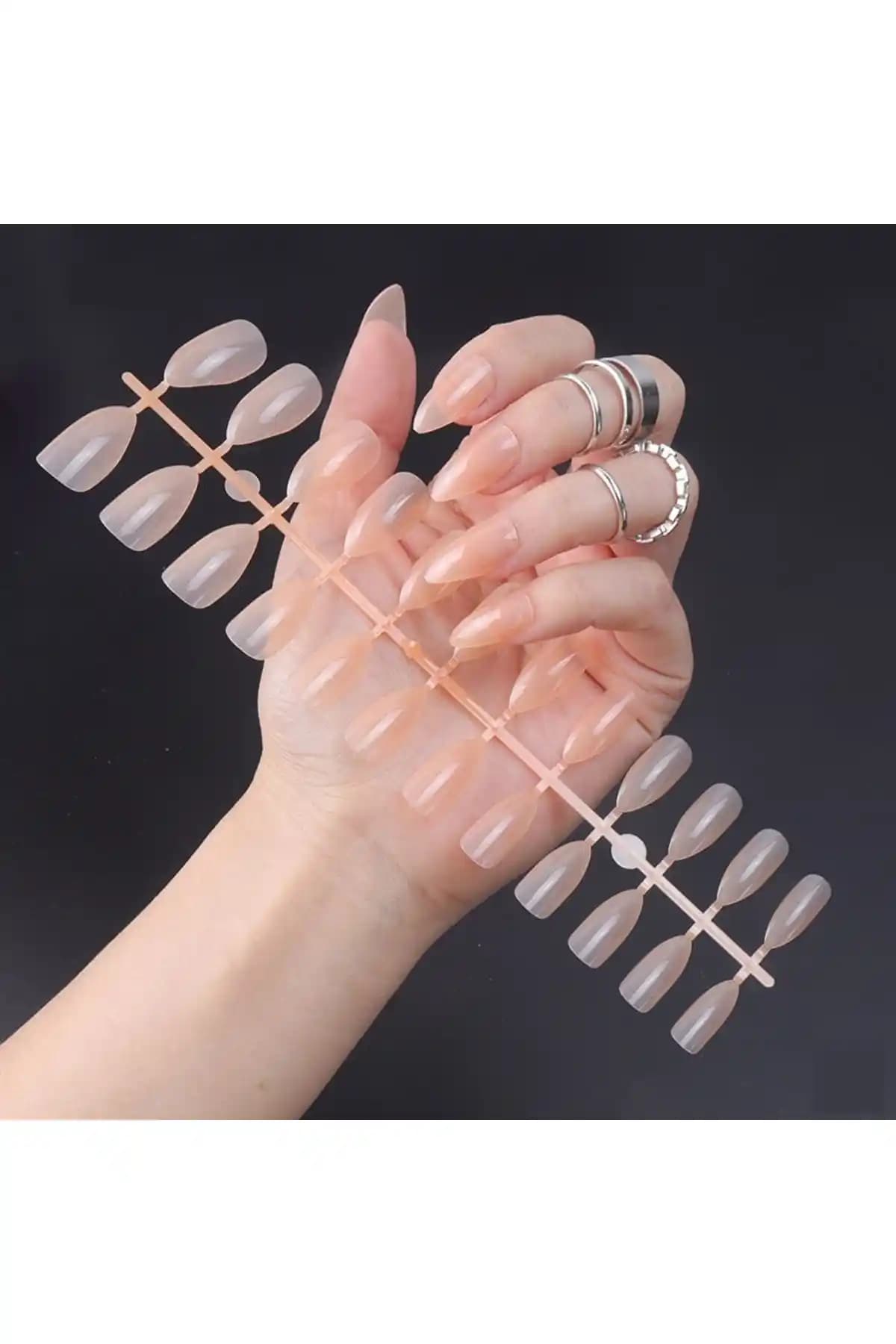 Nail Master 24'lü Badem Takma Tırnak: Estetik ve Kullanım Kolaylığı Sunan Güvenilir Ürün