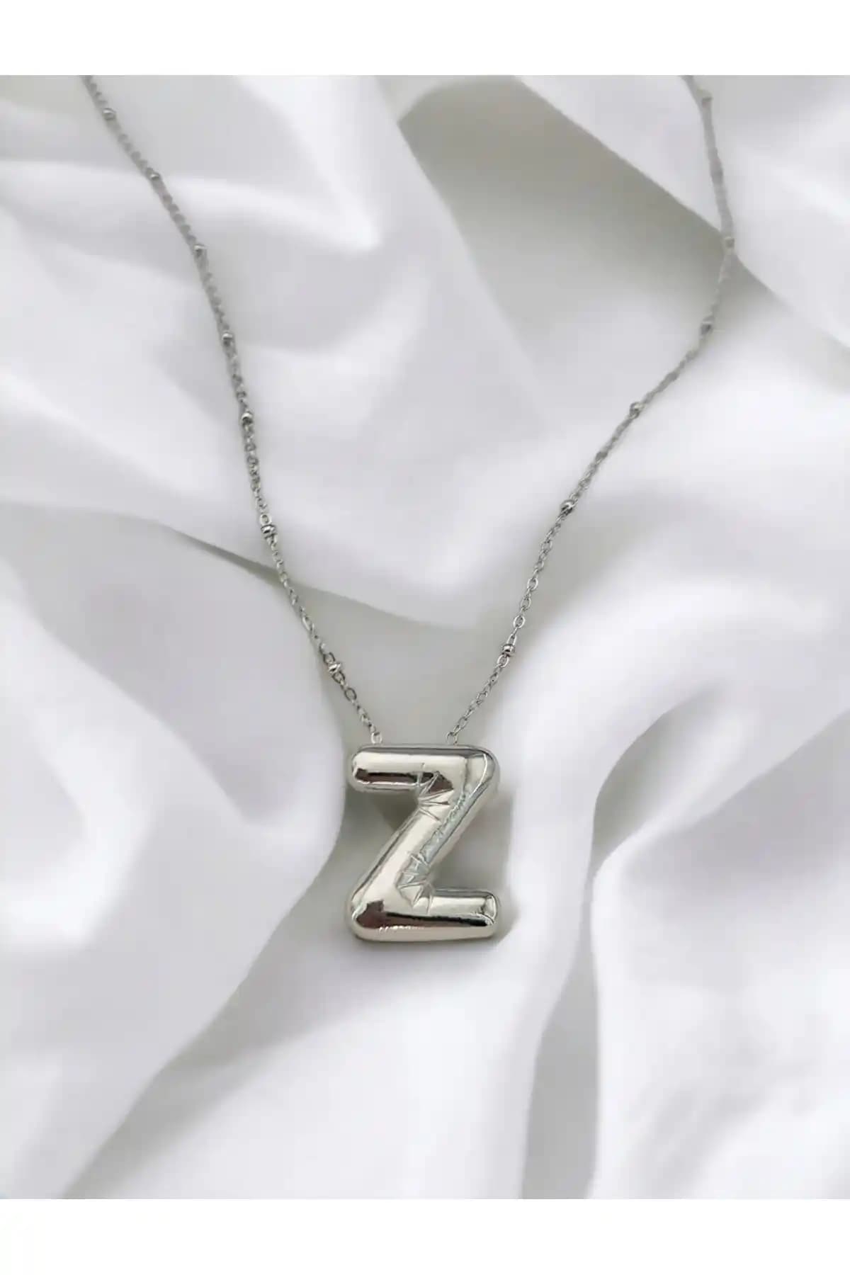 NV Jewelry Gümüş Balon Harf Kolye: Modern ve Dayanıklı Takı Seçenekleri