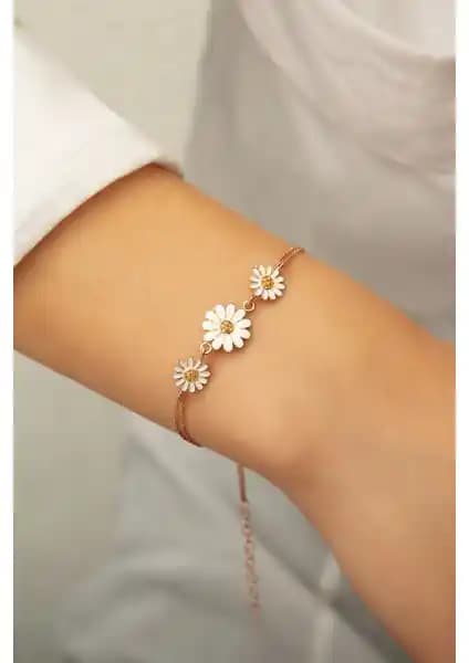 Papatya Silver Üç Papatya Süzme Bileklik: Zarif ve Modern Takı Tasarımı