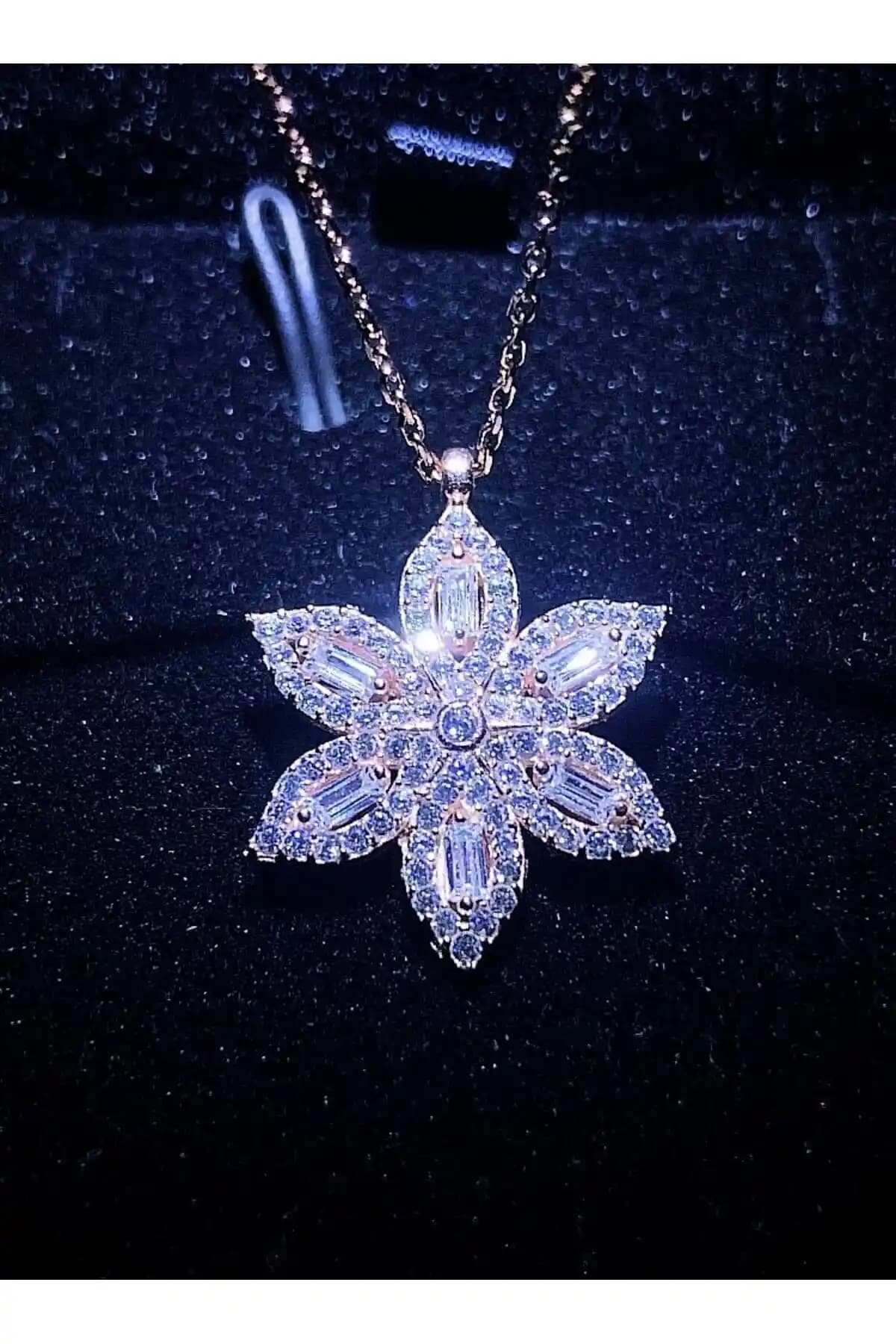 925 Ayar Gümüş Lotus Çiçeği Kolye Rose Gold Modern ve Anlamlı Tasarım