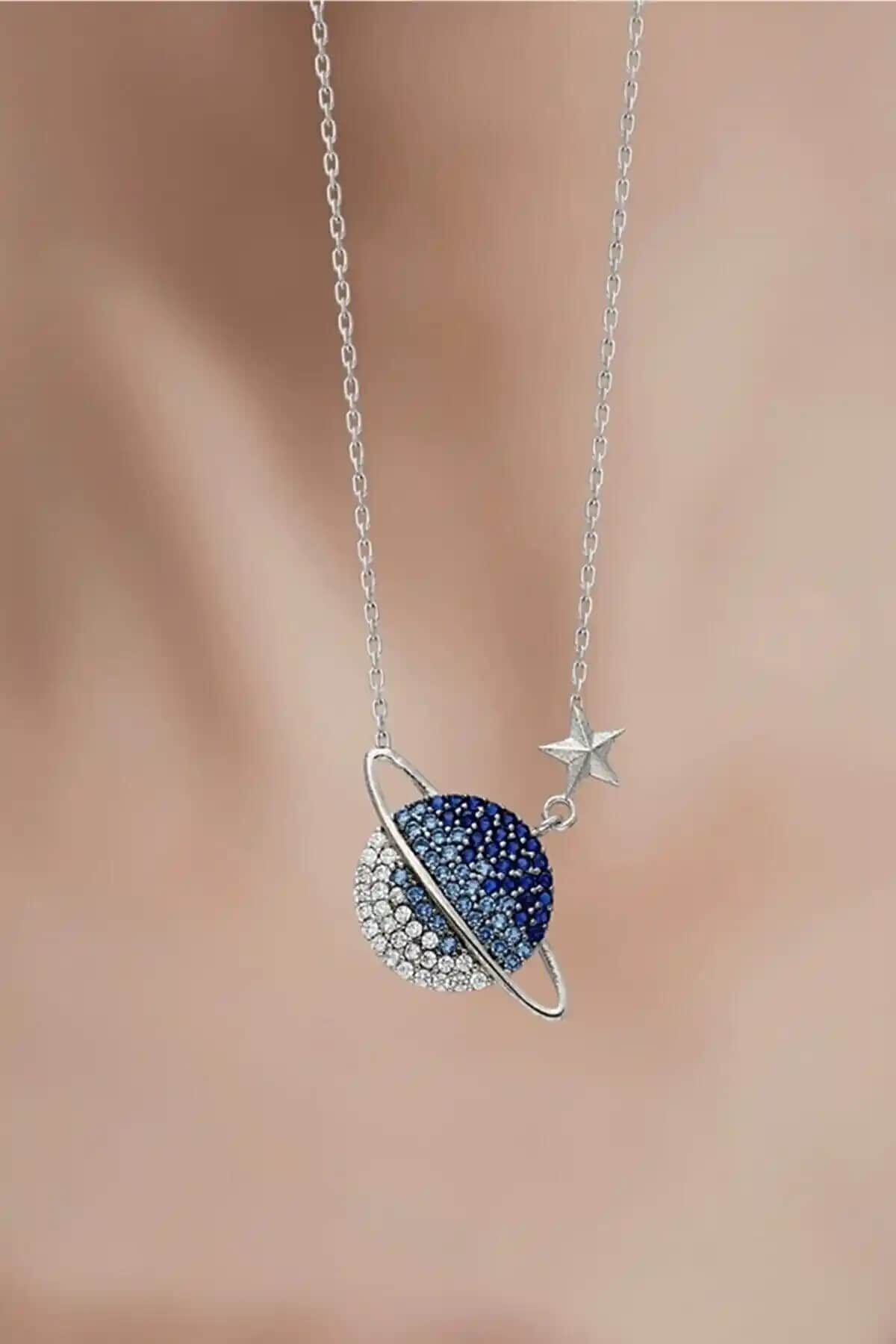 925 Ayar Gümüş Renk Geçişli Satürn Model Kolye - Zarif ve Dayanıklı Takı Seçeneği