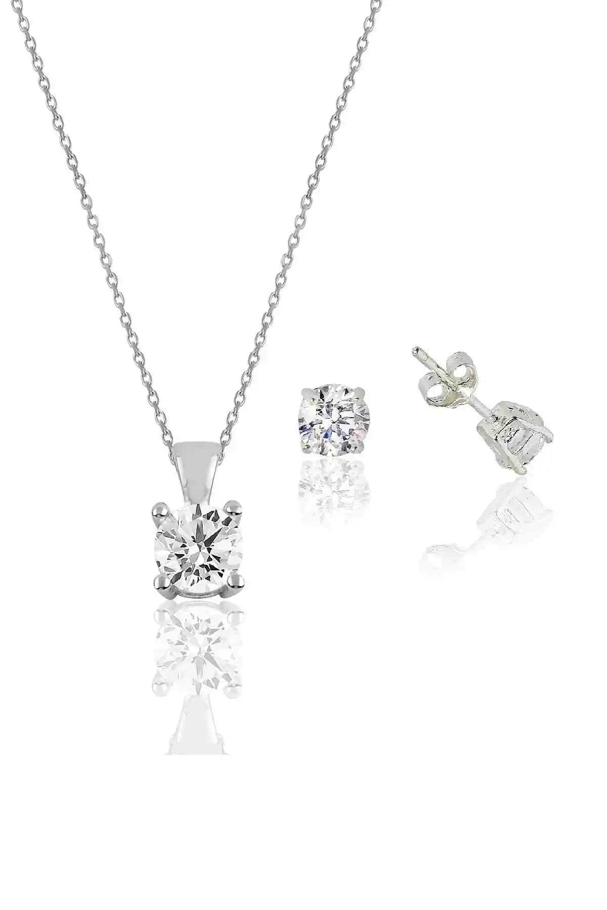 925 Ayar Gümüş Rodyum Kaplı Tek Taş Kolye ve Küpe Seti Şık ve Dayanıklı Tasarım