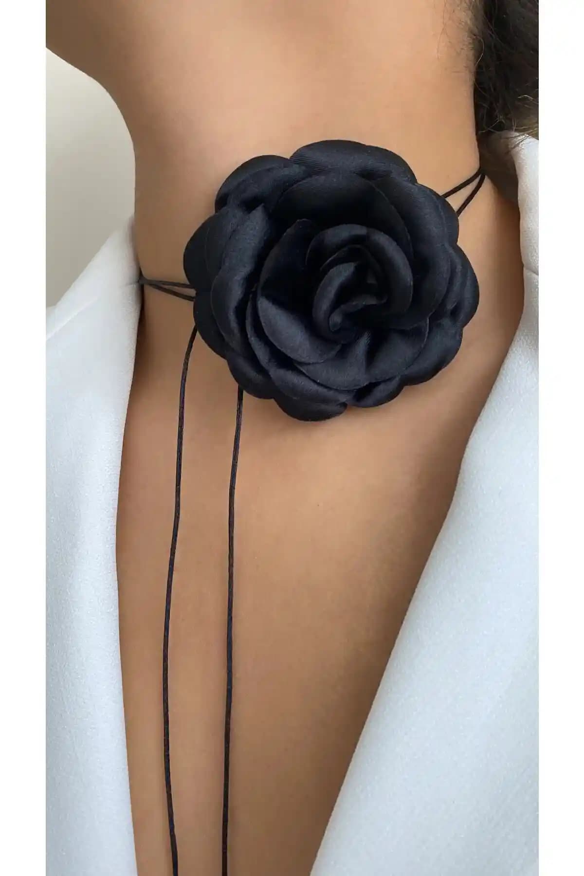 Âlâ Atelier Bağcıklı Kumaş Çiçek Choker Kolye Gül Detaylı Şık Takı