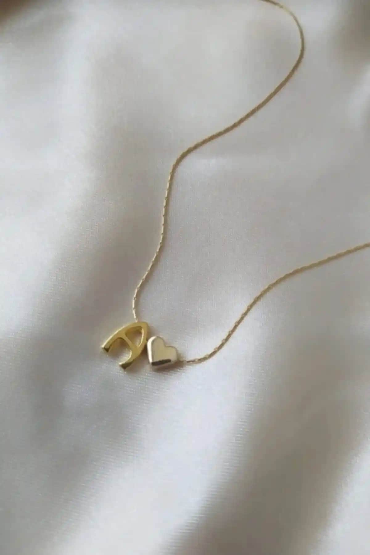 Alexis Carrel A Harfli Kolye: Zarif ve Kişiselleştirilebilir Altın Kaplama Takı Seçenekleri