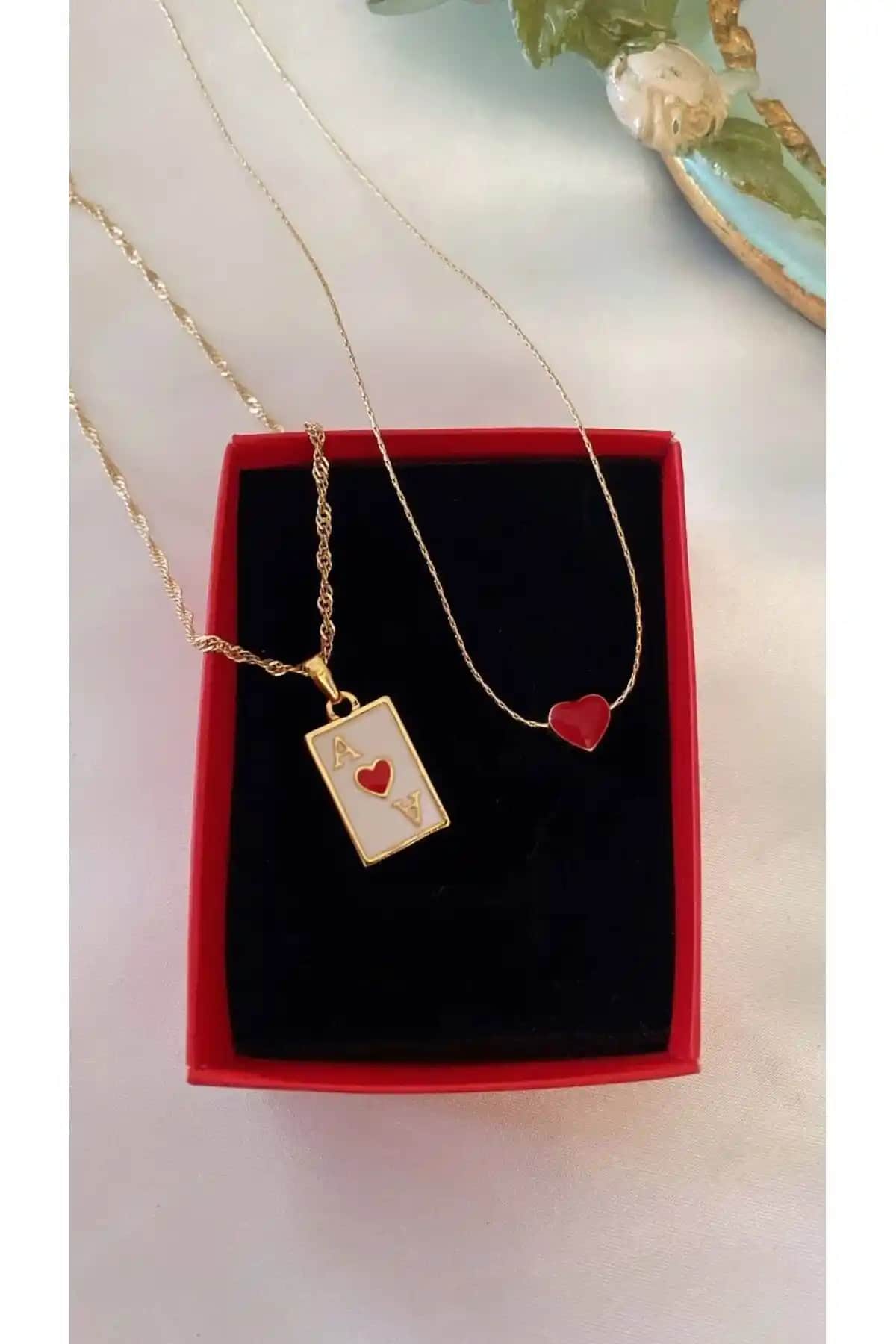 Asia by Leuvoié Kırmızı Mineli Kupa ve Kalp Kolye Seti Şık ve Dayanıklı Tasarım