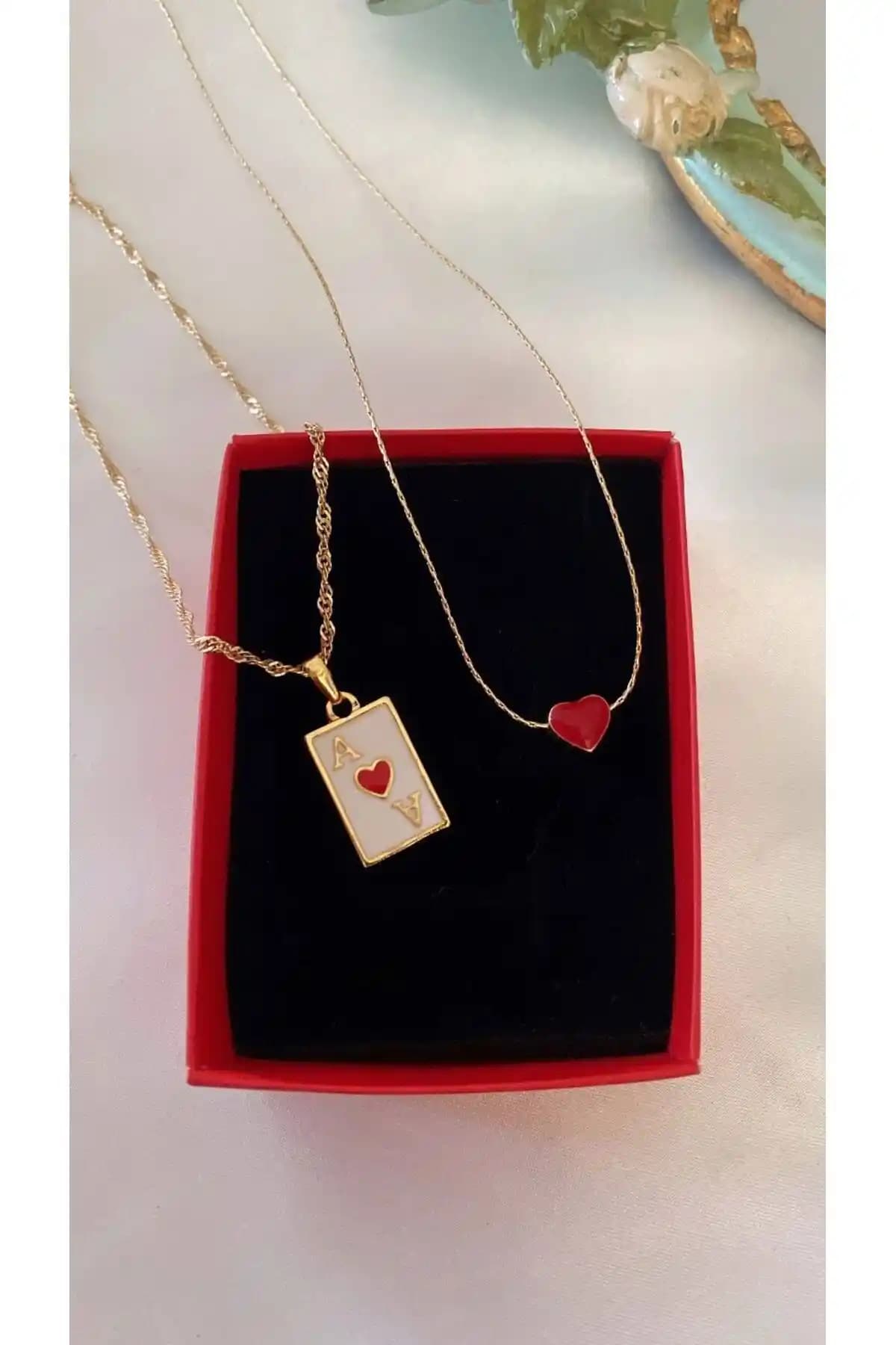 Asia by Leuvoié Kırmızı Mineli Kupa ve Kalp Kolye Seti Şık ve Dayanıklı Tasarım