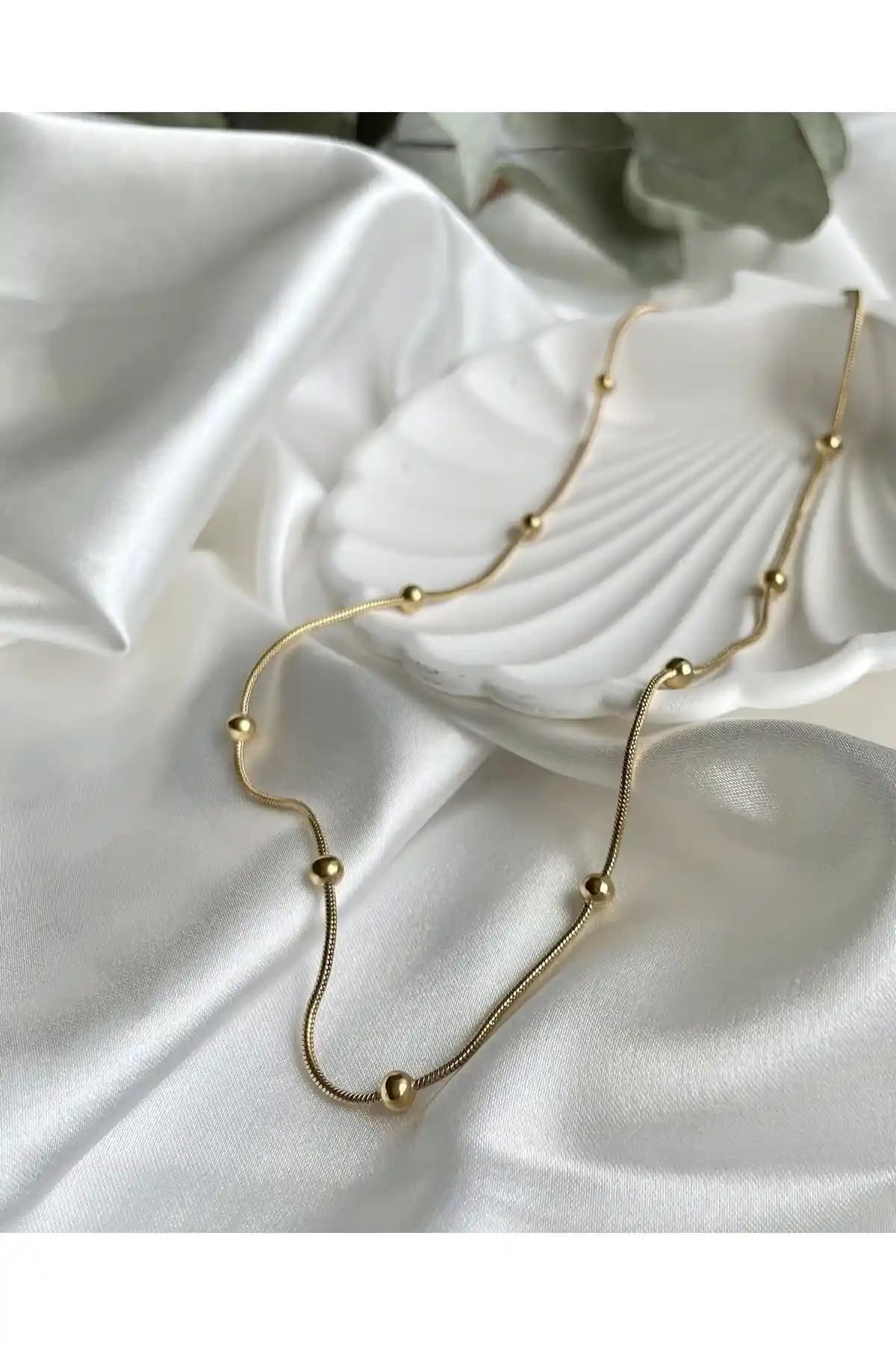 AtelierByEsra ve Trendy Butik Kolye Karşılaştırması: Tasarım ve Malzeme Farklılıkları