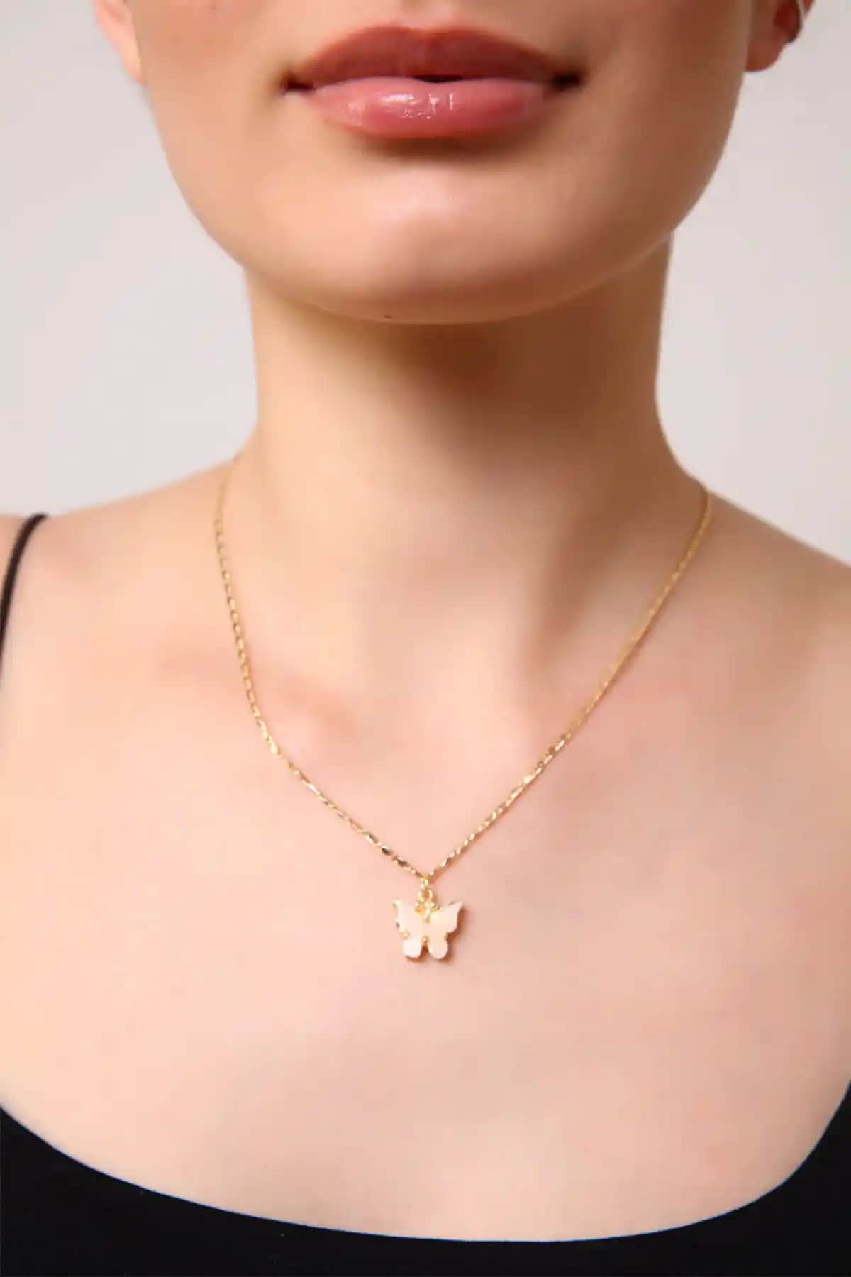 AURRARİ Gold Ince Burgu ve Pudra Kelebek Kolye Karşılaştırması