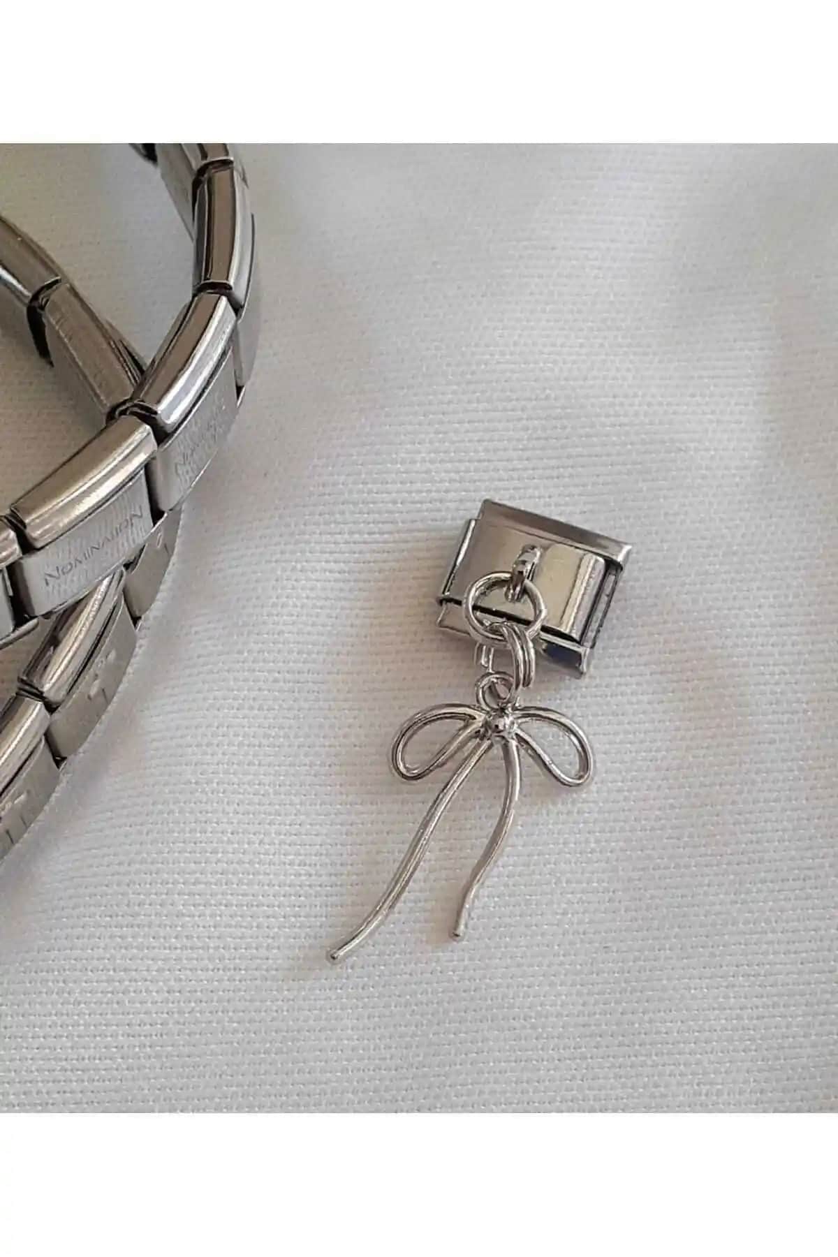 Bijoux Uniques Kurdele Fiyonk Çelik Italyan Charm: Şık ve Kişiselleştirilebilir Aksesuar Seçeneği