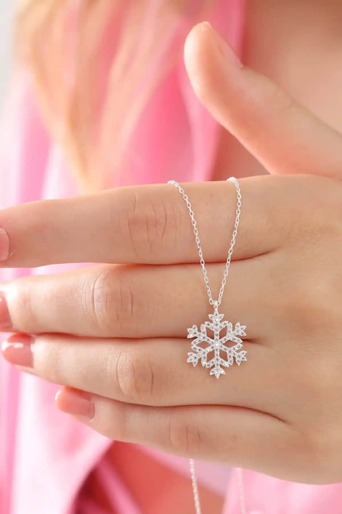 Bilsen Store 925 Ayar Gümüş Beyaz Taşlı Kar Tanesi Kolye Zarif ve Dayanıklı Tasarım