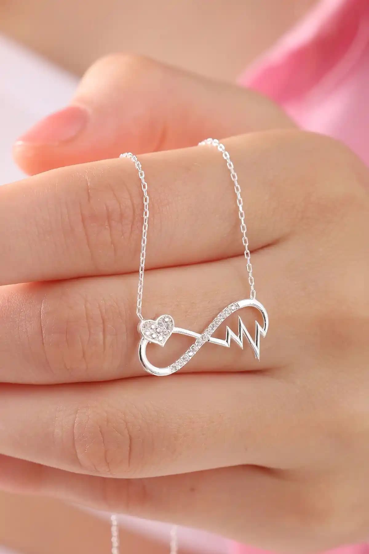 Bilsen Store Kolye Karşılaştırması: Ritim Kalp ve Kırmızı Gül Modellerinin Özellikleri ve Kullanıcı Yorumları