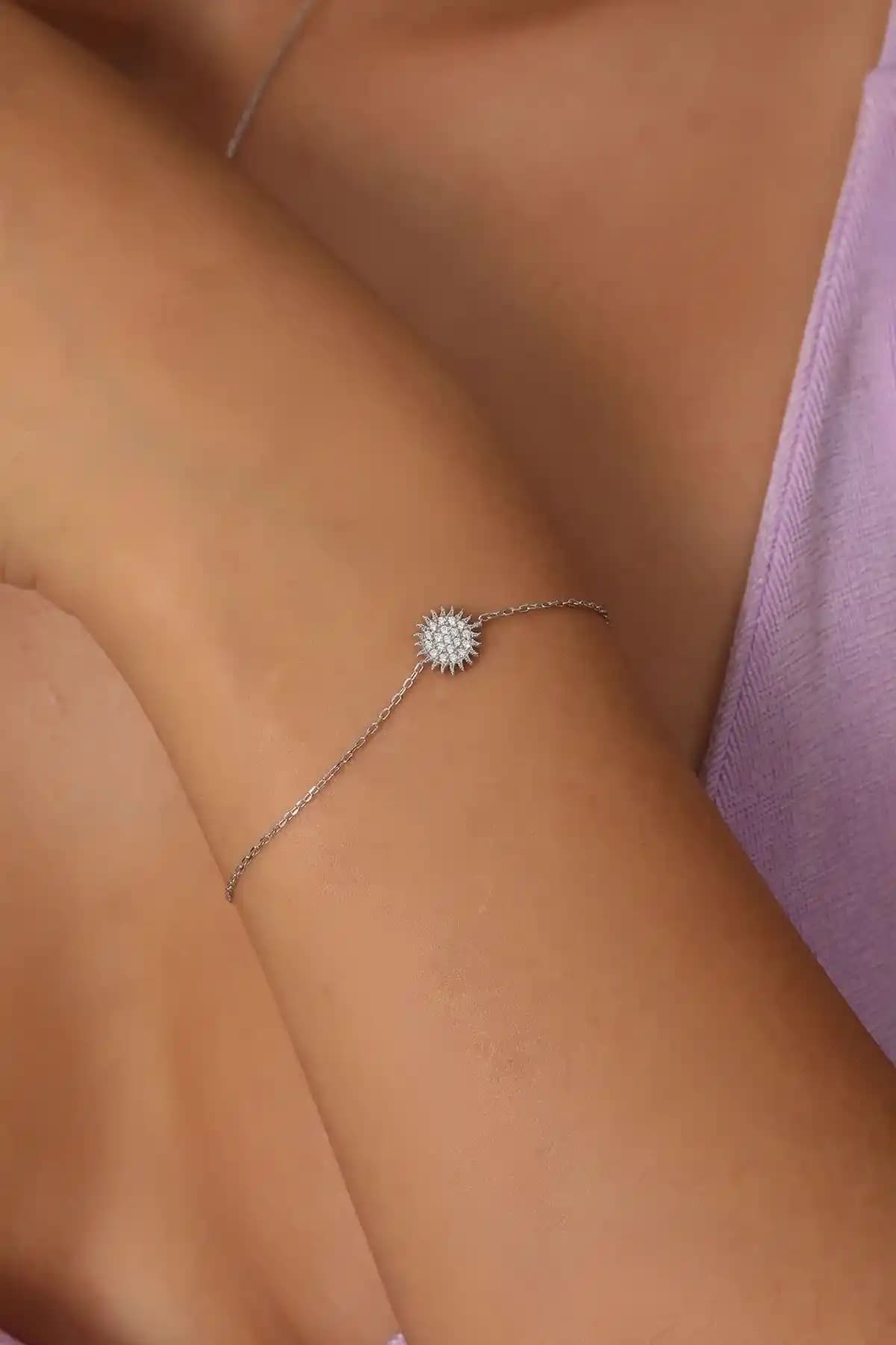 Bilsen Store ve Elika Silver Gümüş Bileklikleri Karşılaştırması: Hangi Model Sizin İçin Uygun