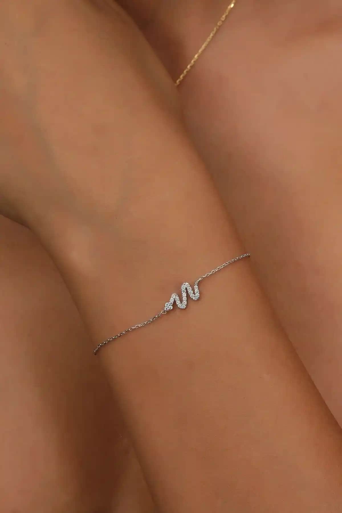 Bilsen Store Yılan ve Dorissa Yılz Model Bileklik Karşılaştırması ve Özellikleri