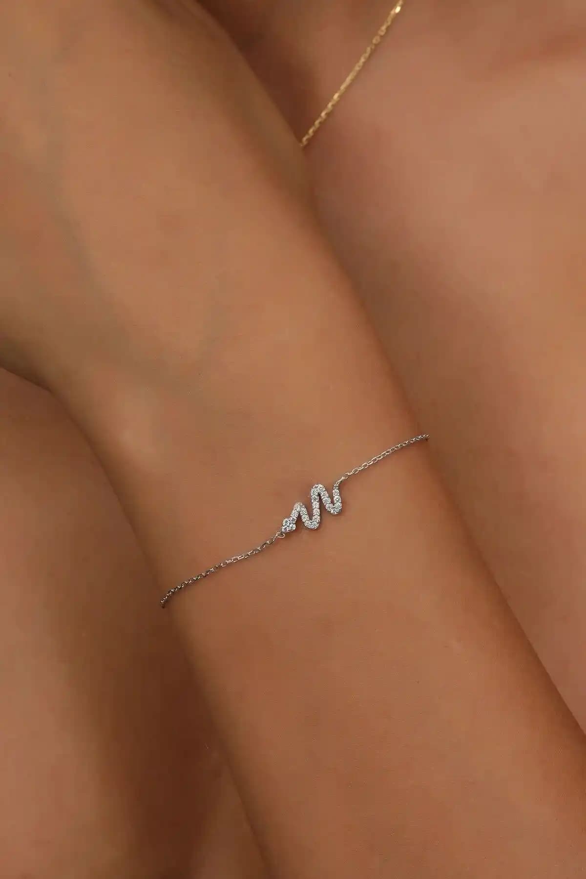 Bilsen Store Yılan ve Dorissa Yılz Model Bileklik Karşılaştırması ve Özellikleri