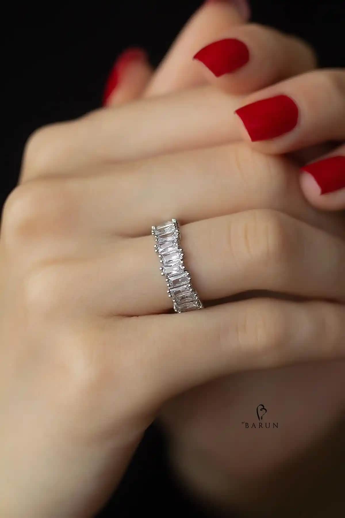 By Barun Silver Baget Yüzük: Modern Tasarım ve Parlaklıkla Zarif Aksesuar