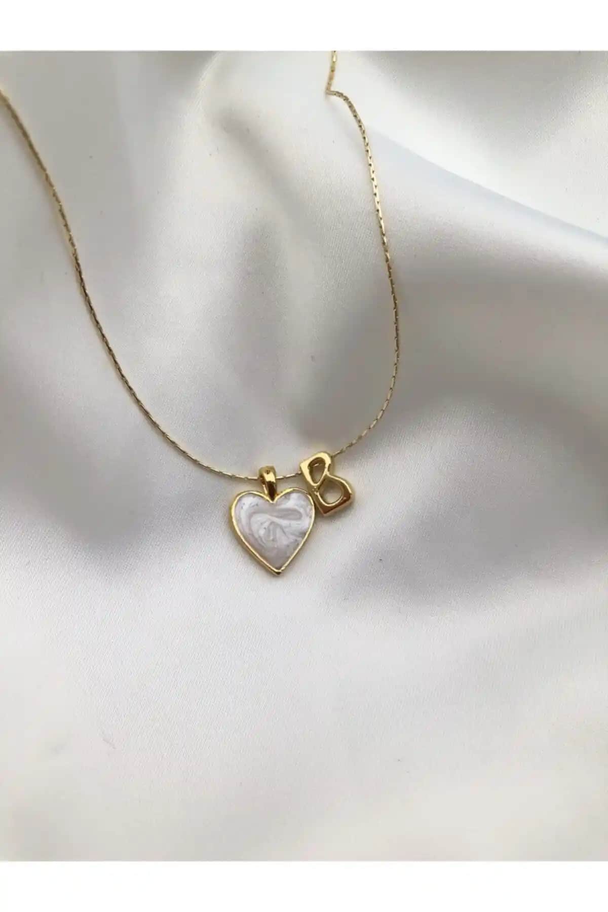 Claritas Takı Kadın Altın Kaplama Sedef Kalpli B Harfli Kolye Şıklık ve Dayanıklılık Sunar